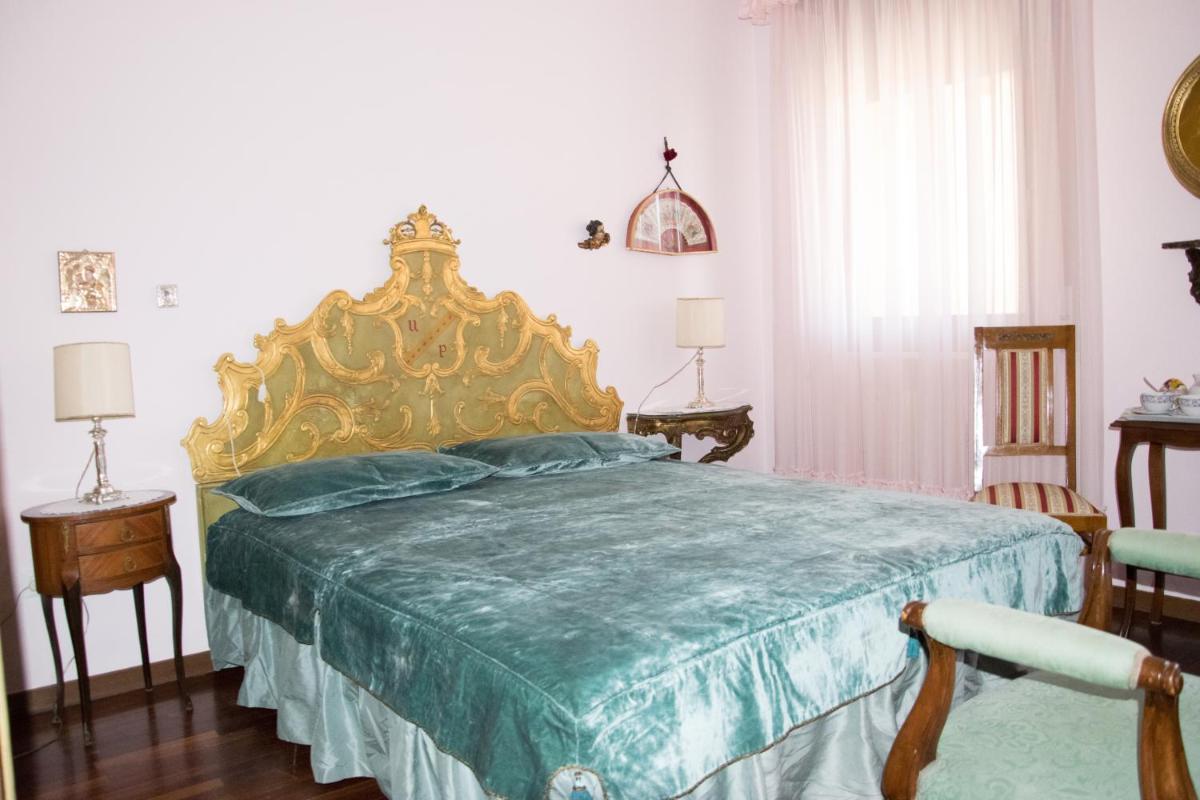 Double Room with Private Bathroom photo 3