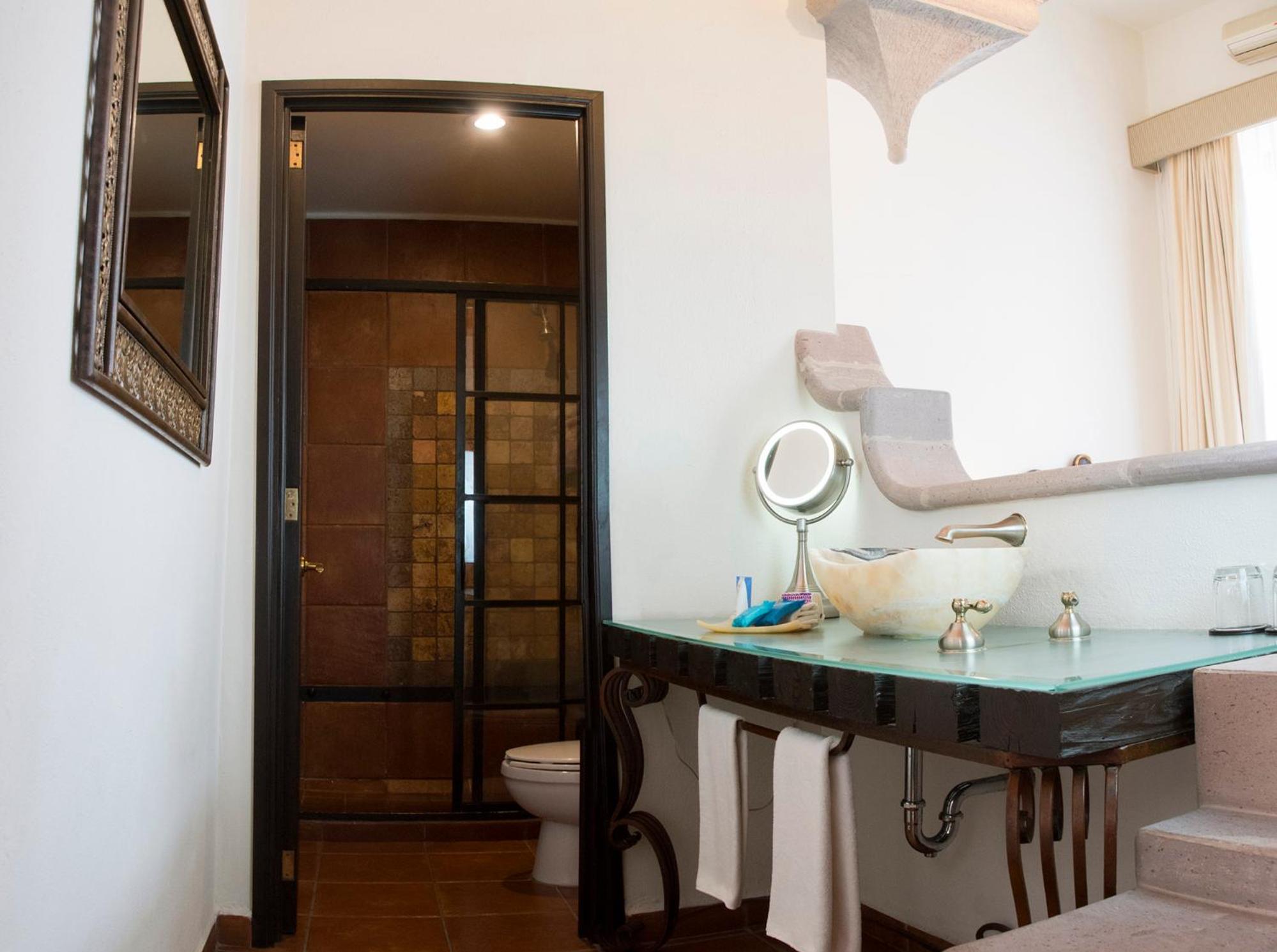 Twin Room - Photo 13