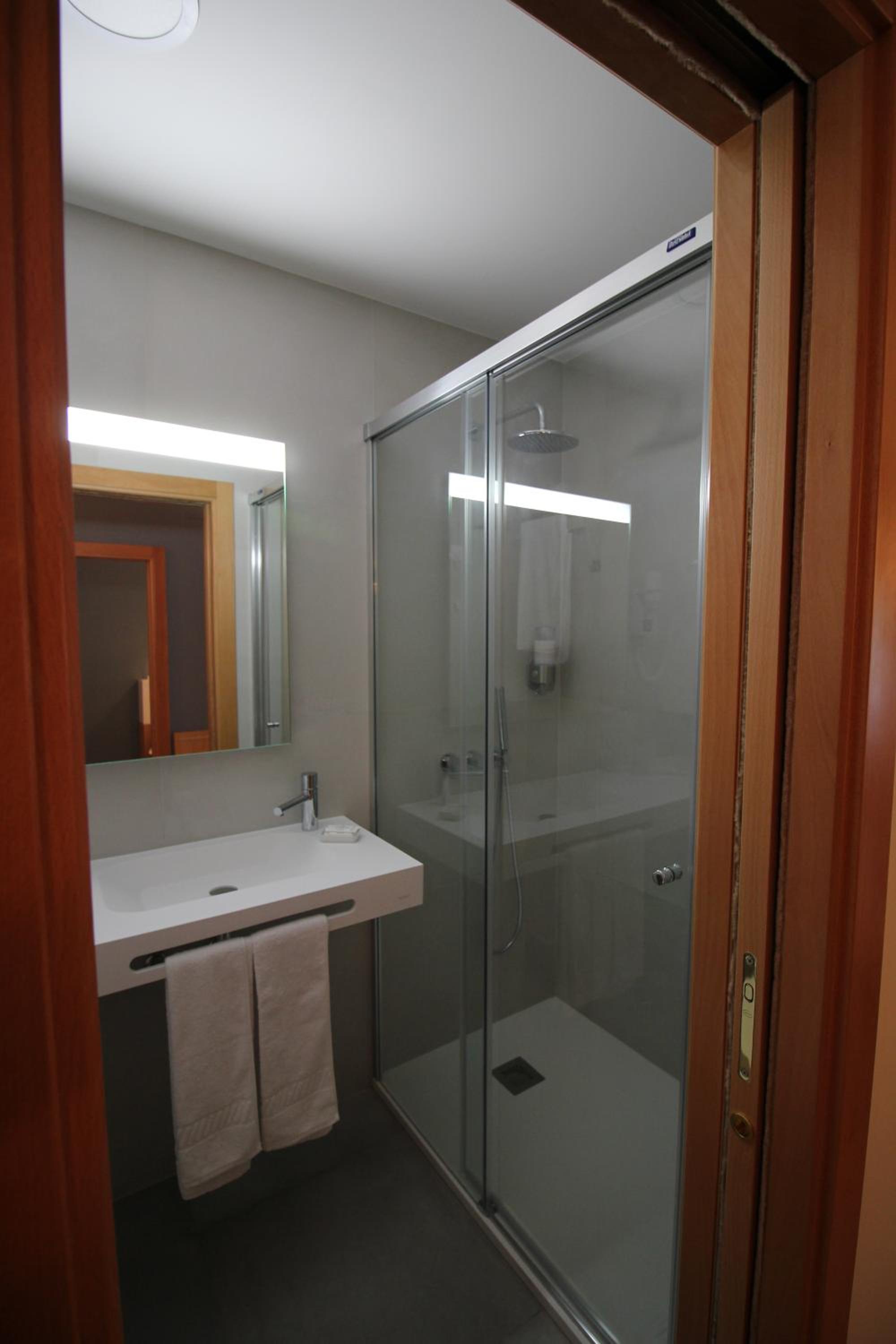 Standard Suite - Photo 4