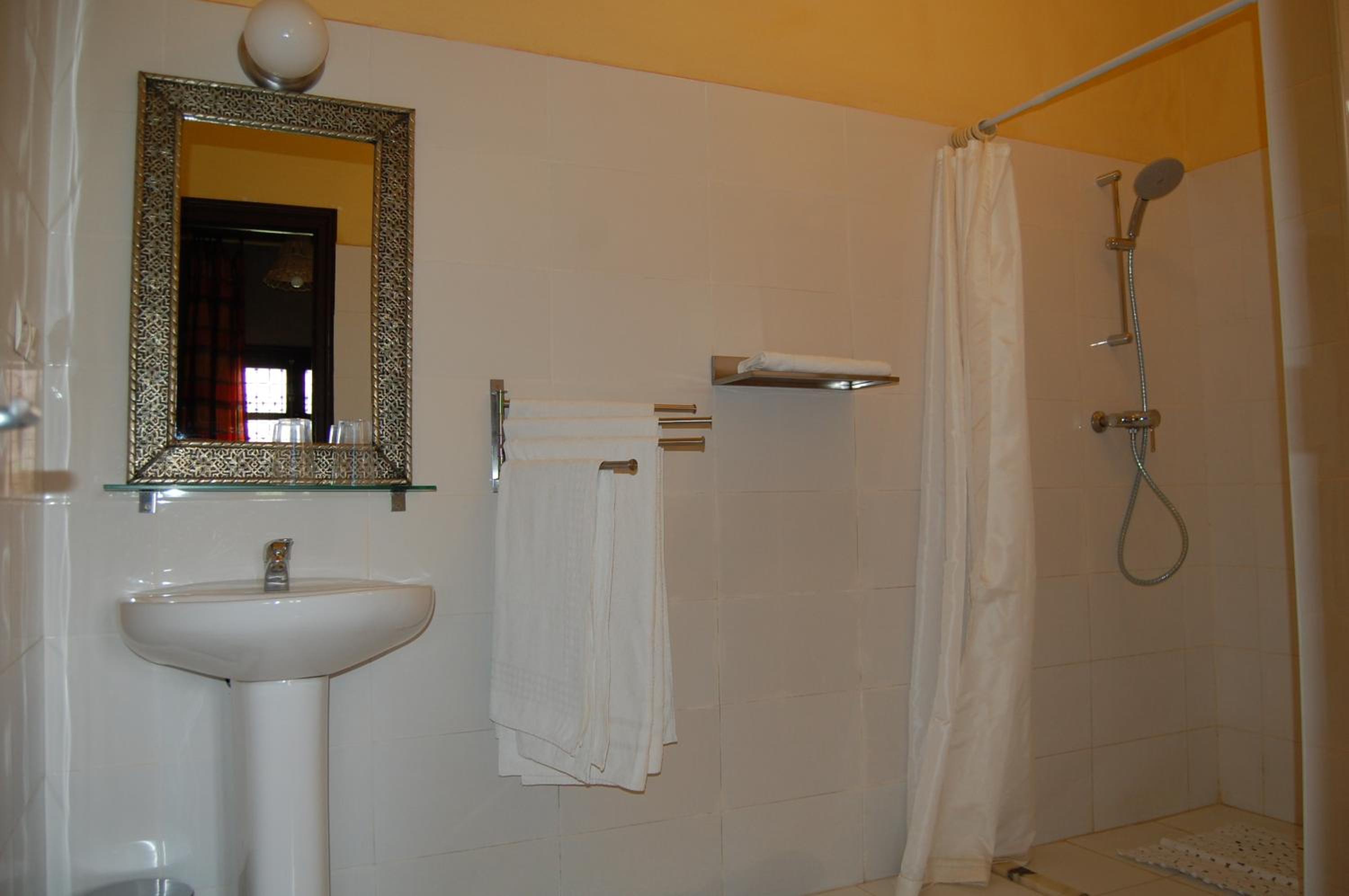 Quadruple Room with Mountain View photo 3