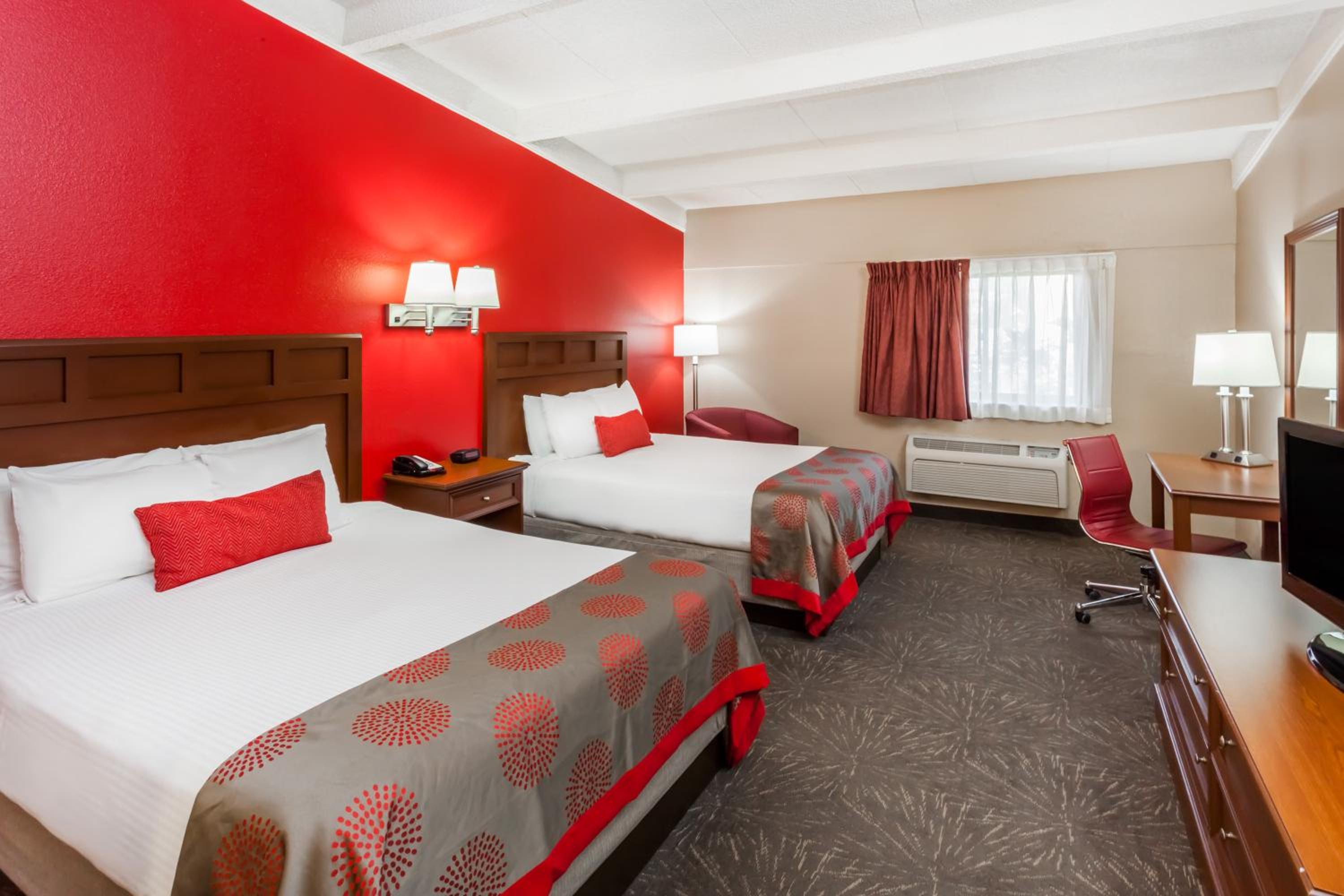 One-Bedroom Suite with Two Queen Beds - Non-Smoking - Photo 2