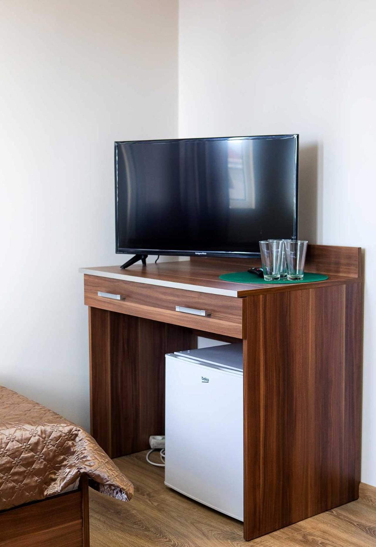 Double Room - Photo 6