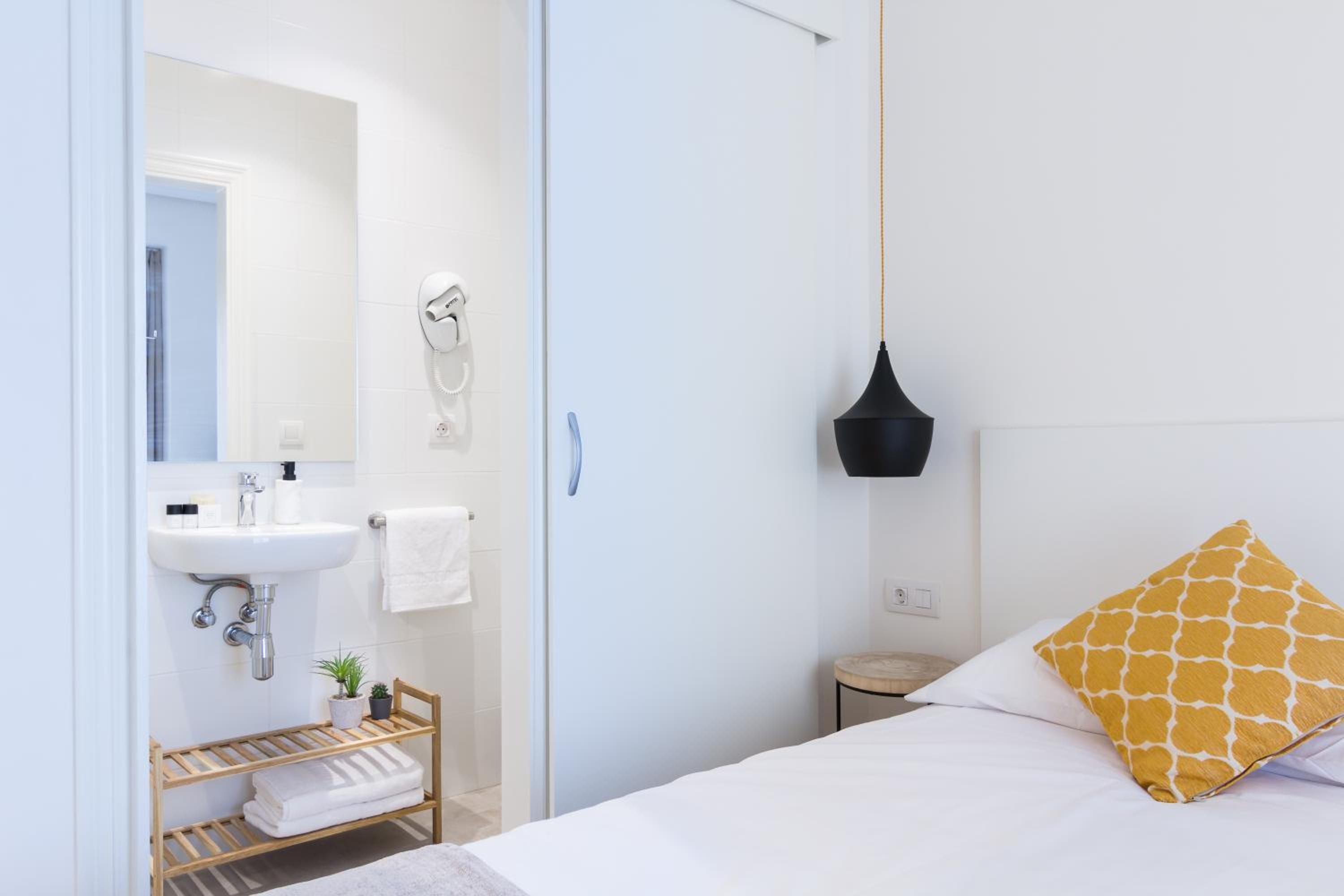 Double Room with Private Bathroom photo 2