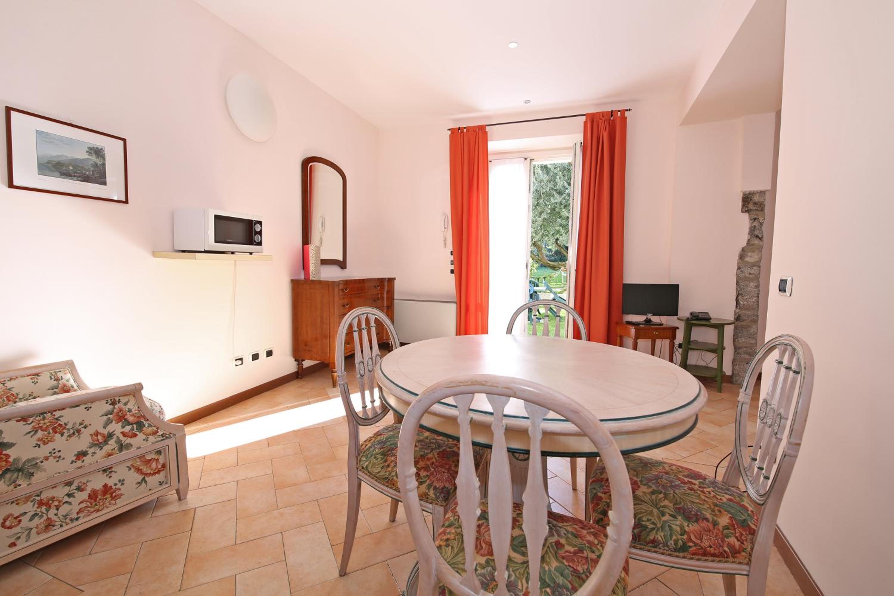 Large One-Bedroom Apartment photo 2