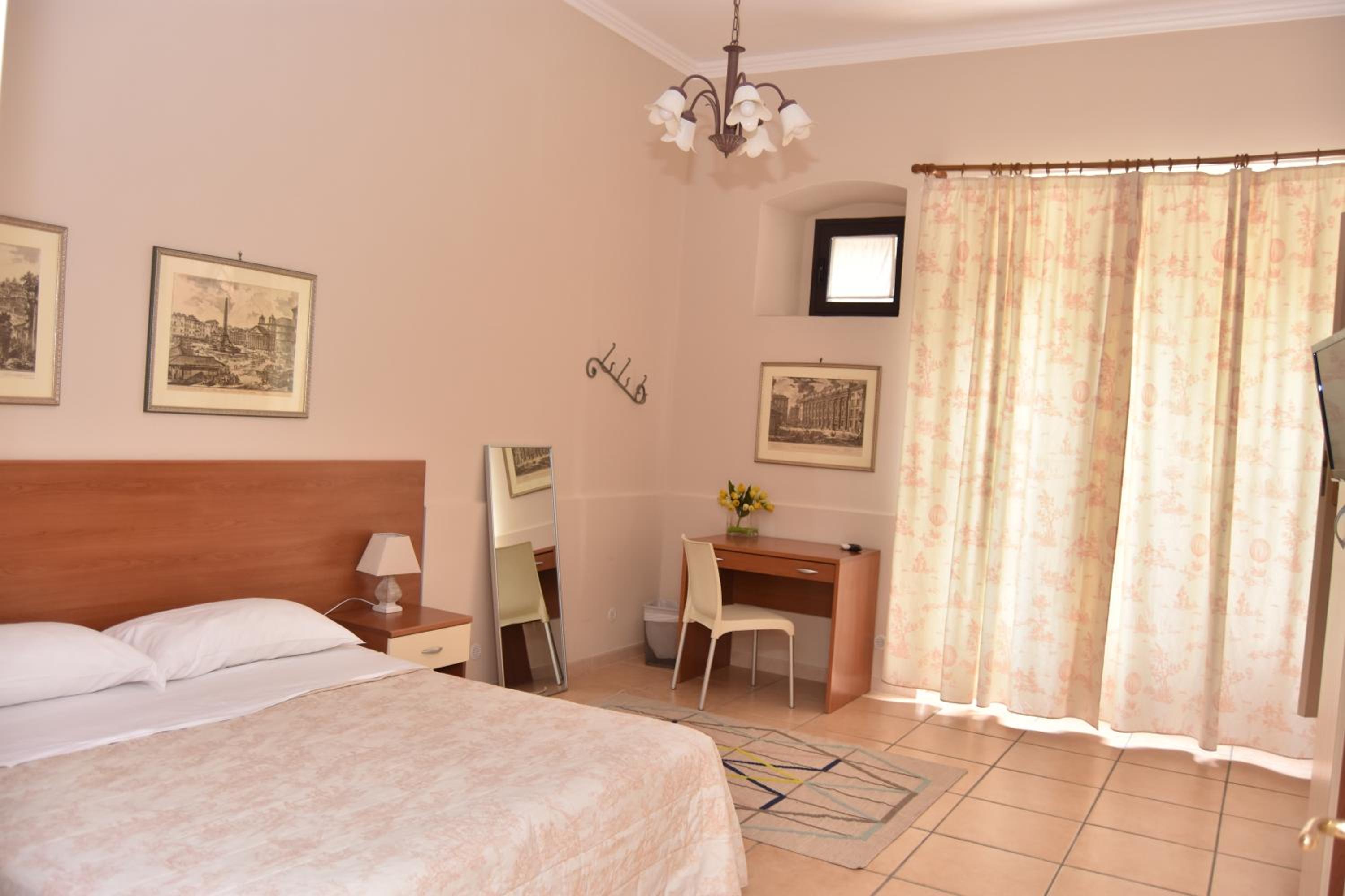 Double Room with Private Bathroom photo 3