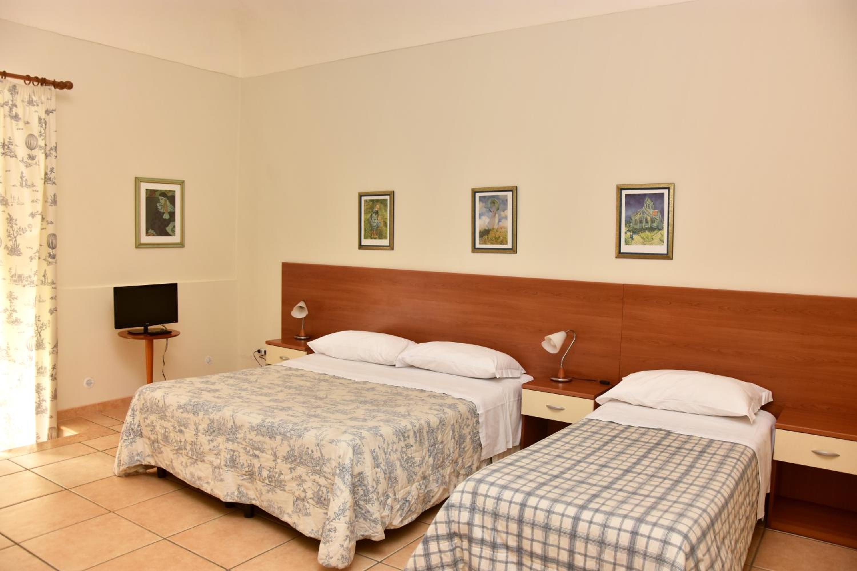 Basic Triple Room photo 1