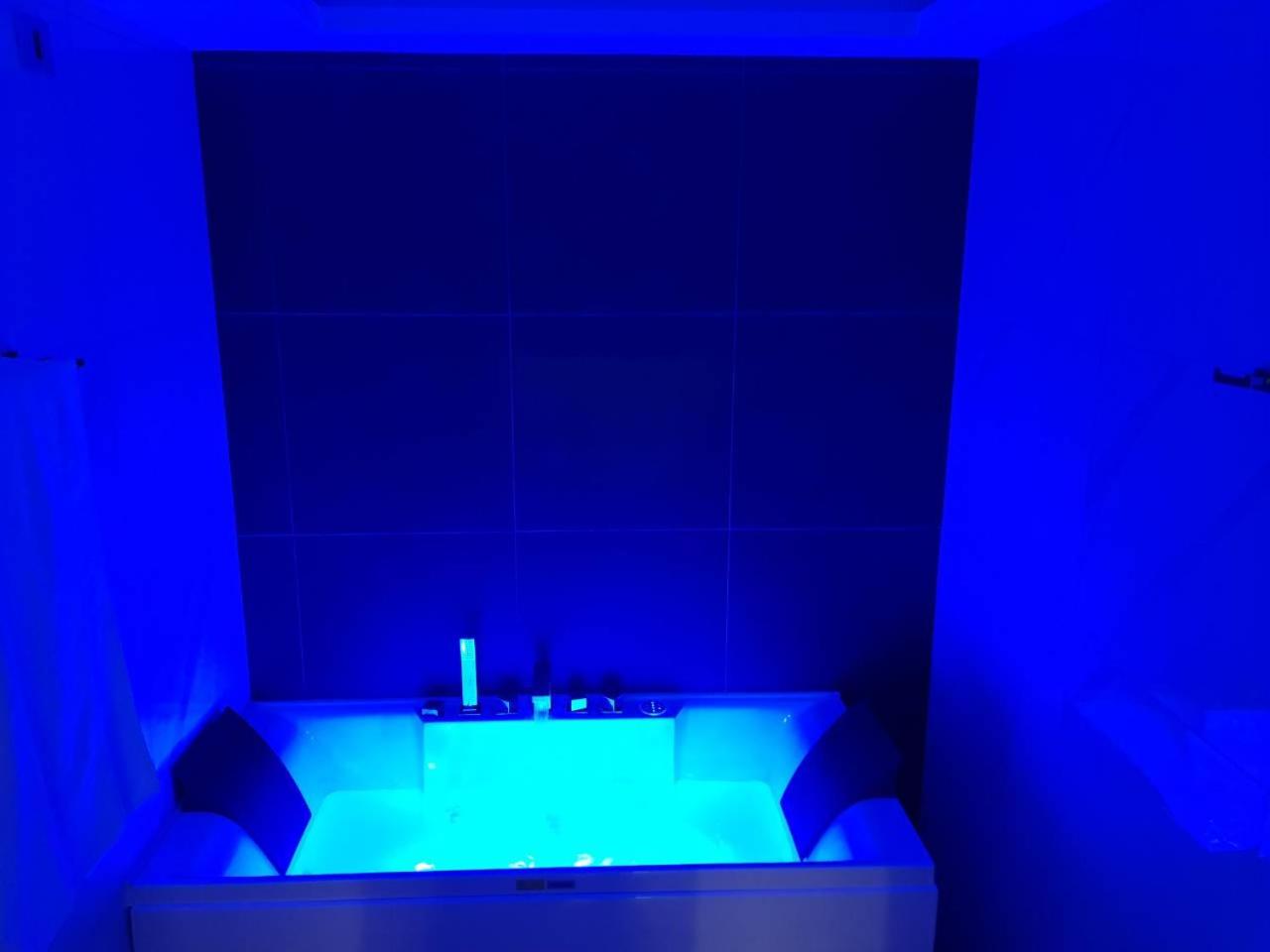 Suite with Spa Bath photo 2