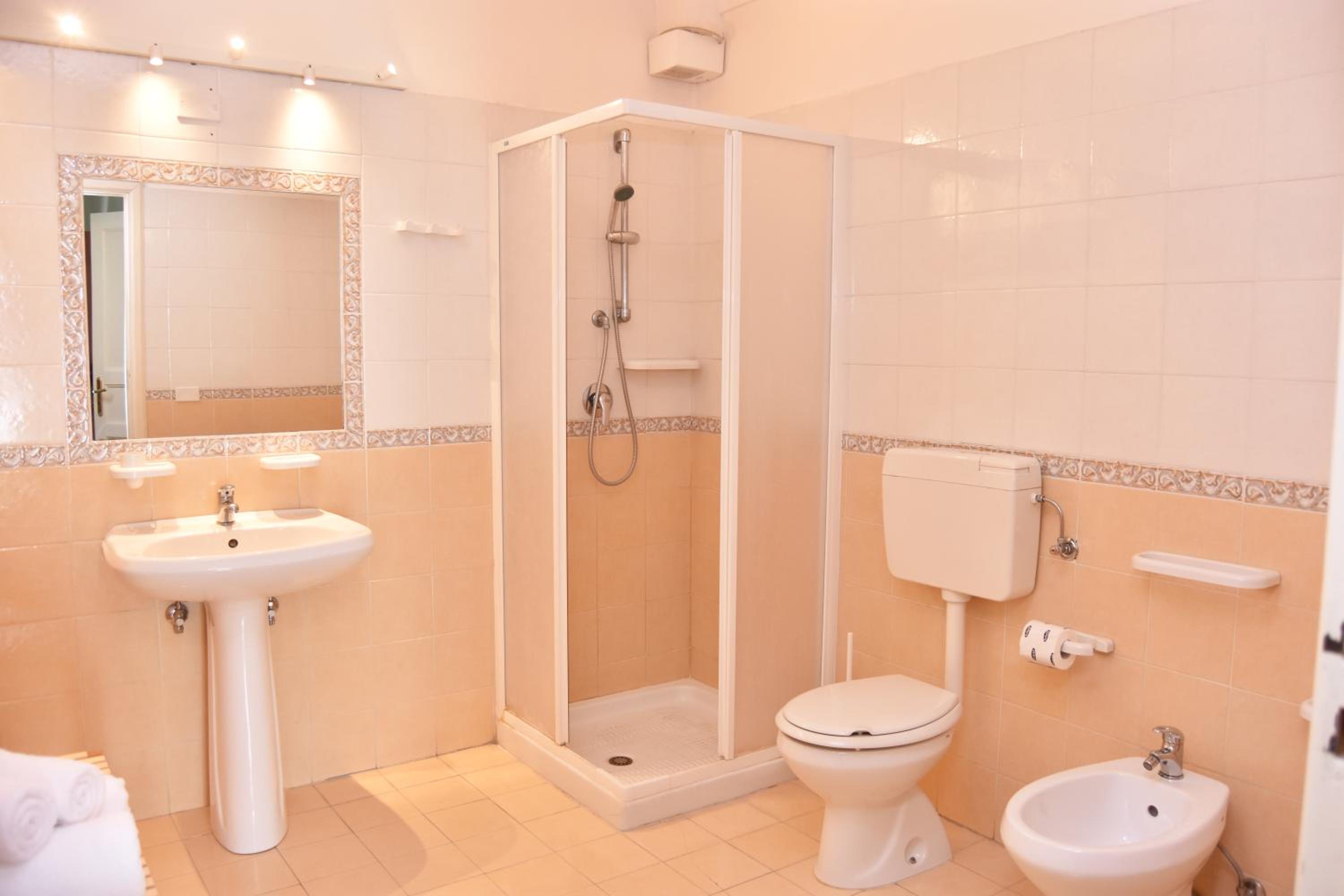 Double Room with Private Bathroom photo 2