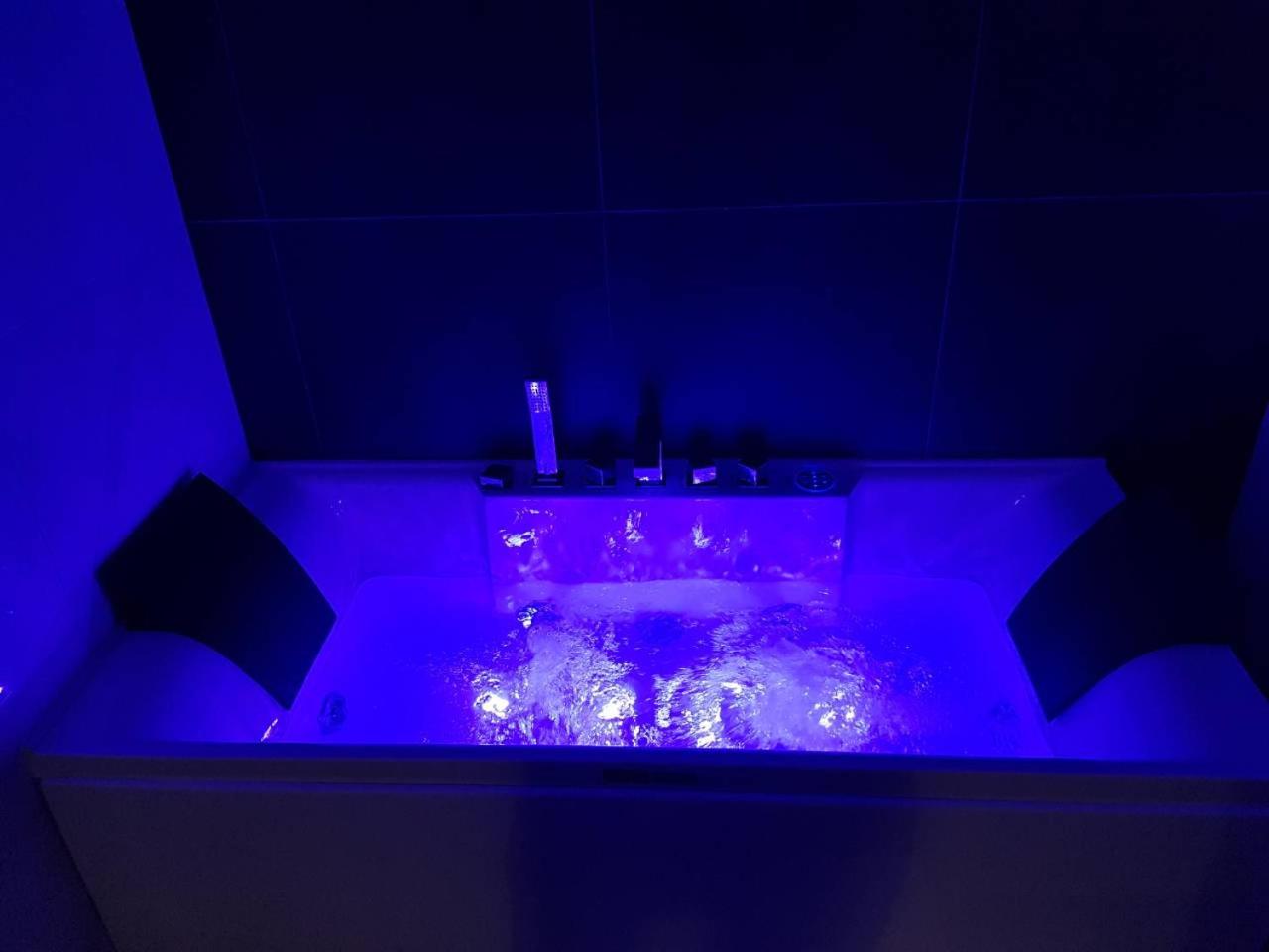 Suite with Spa Bath photo 3