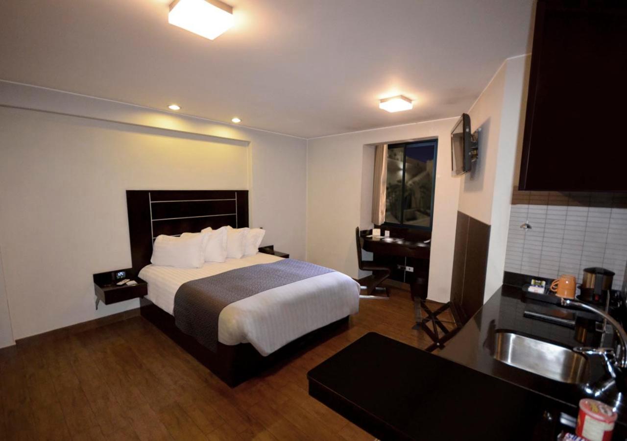 Deluxe Queen Suite - Photo 8