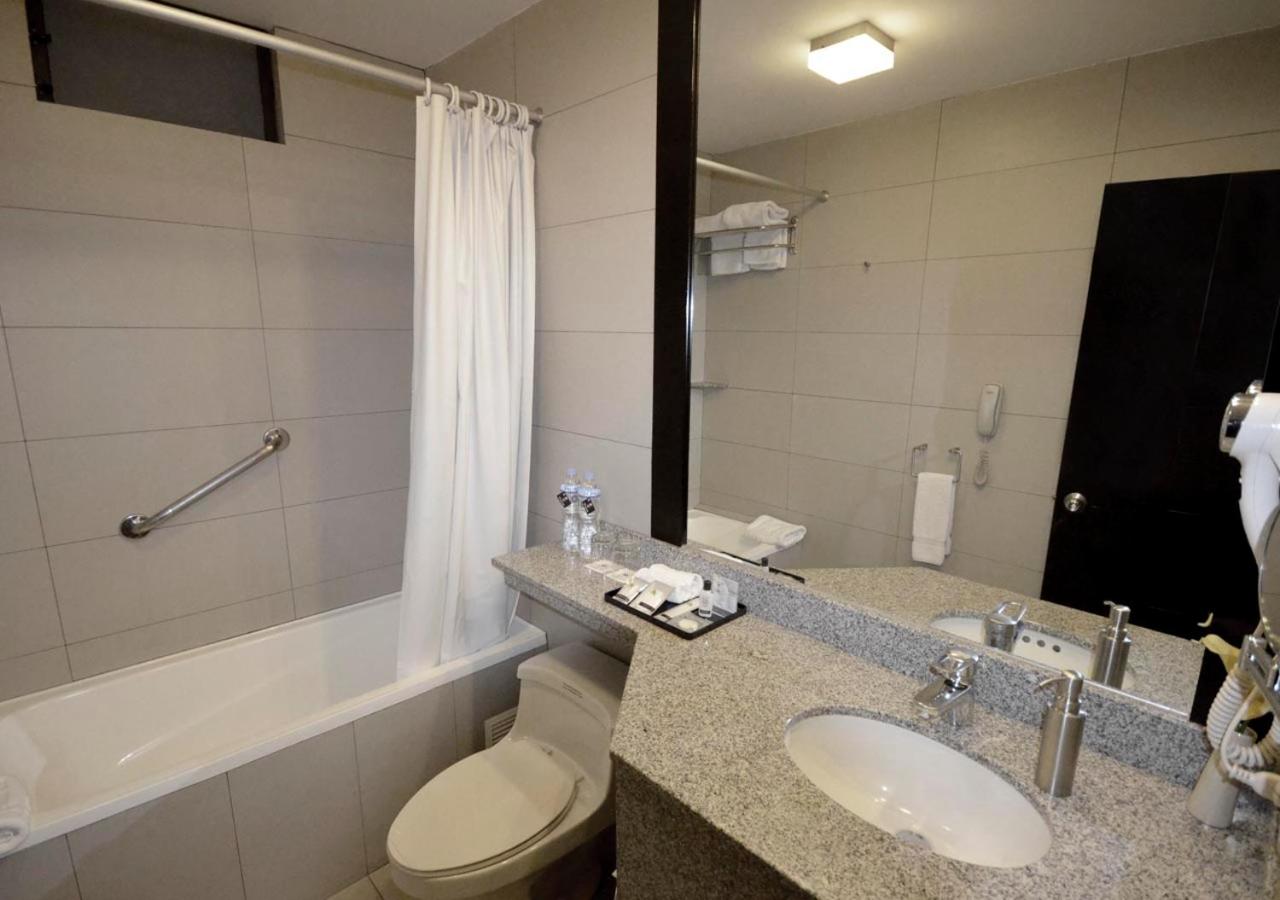 Deluxe Queen Suite - Photo 3