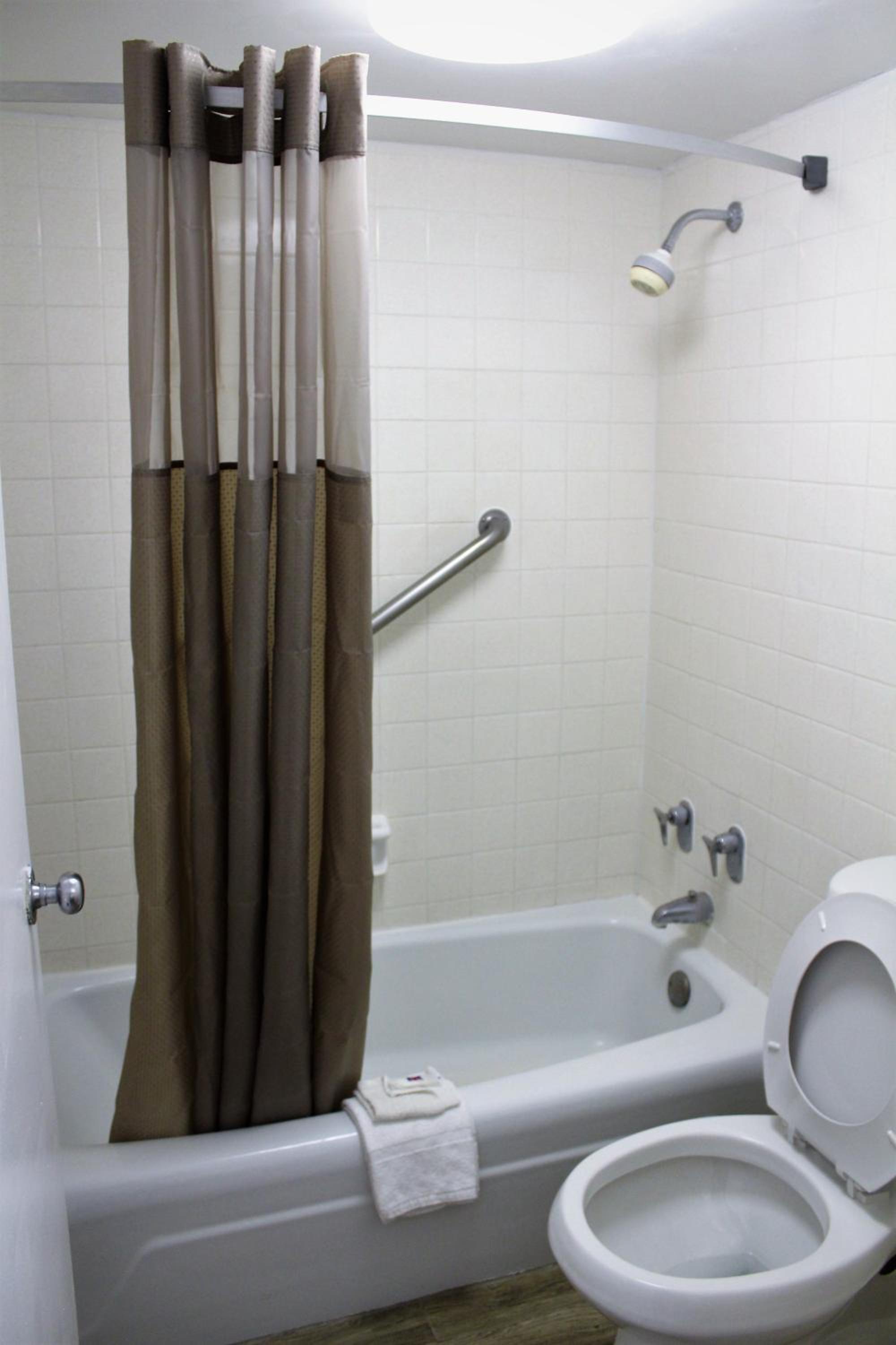 King Room - Non-Smoking - Photo 10