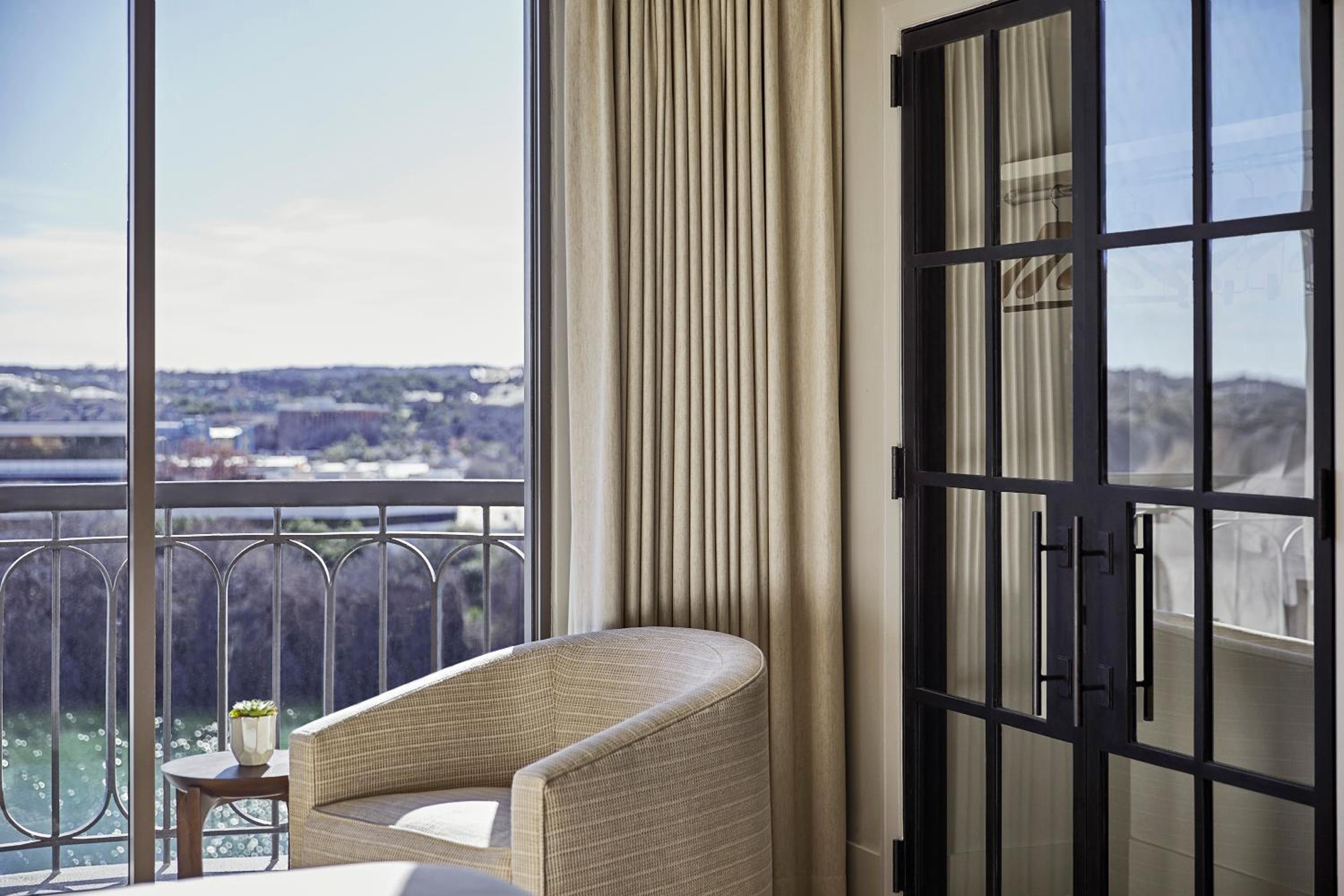 Governor Suite photo 2