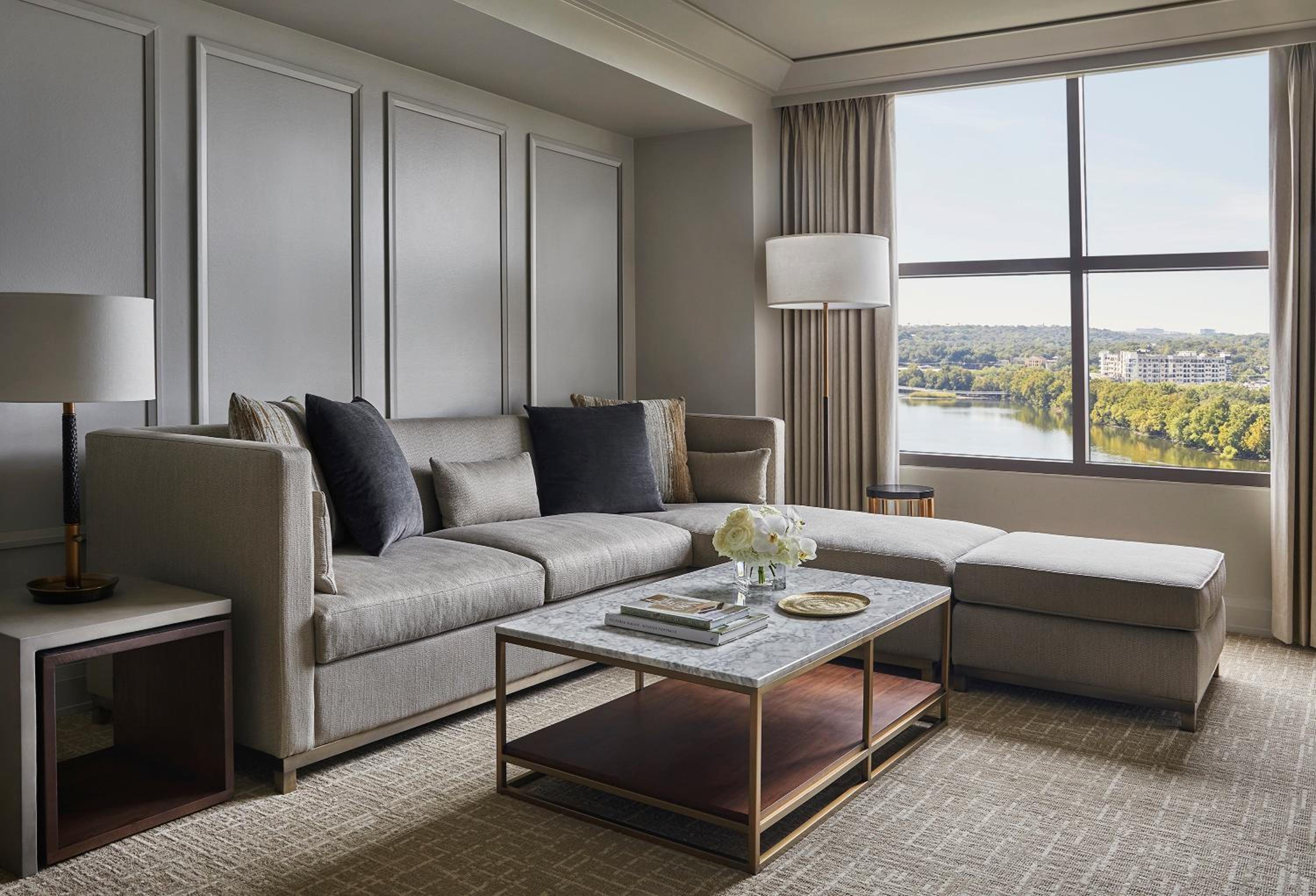 One-Bedroom King Suite with Lake View