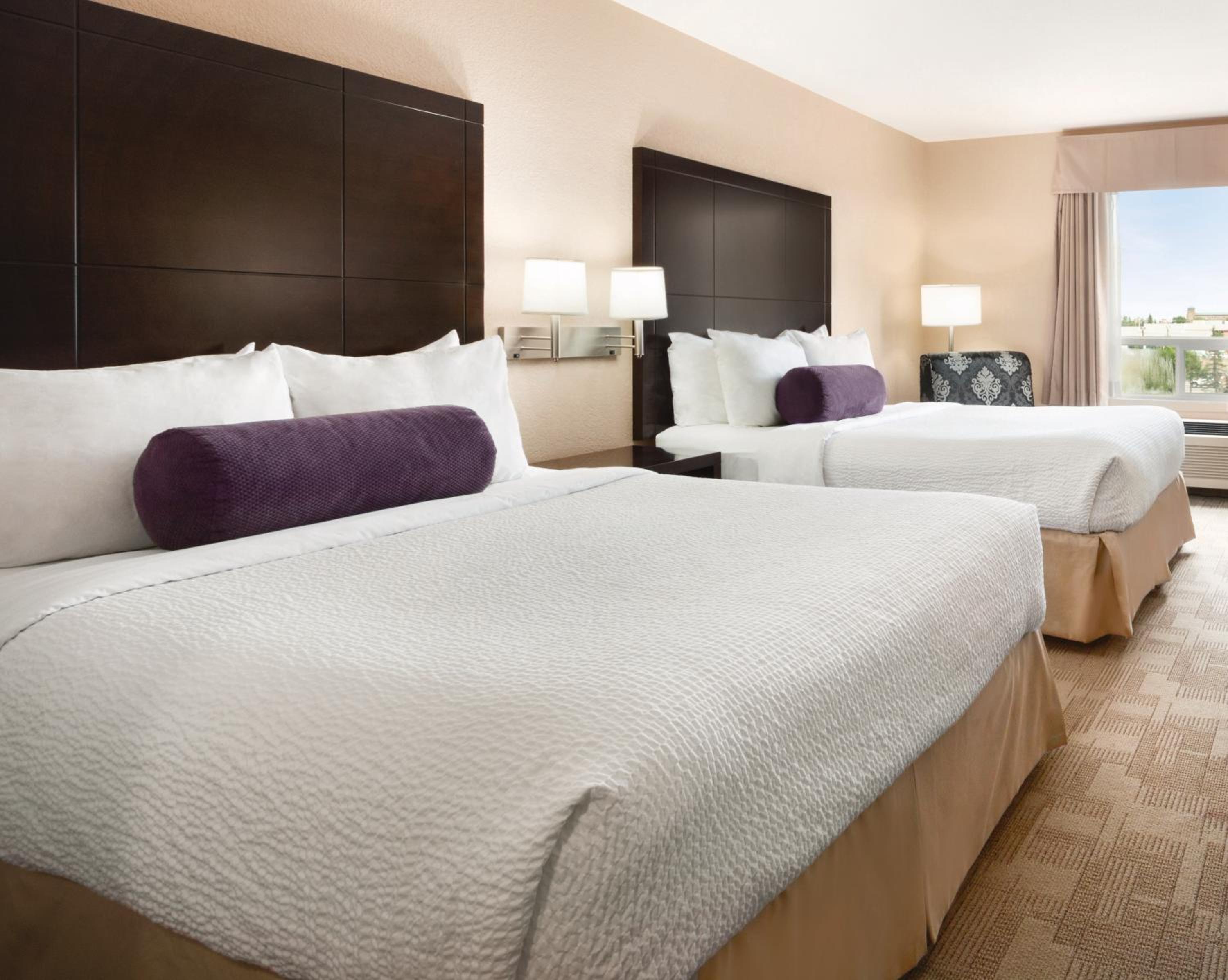 Family Suite with Two Queen Beds - Non-Smoking photo 1