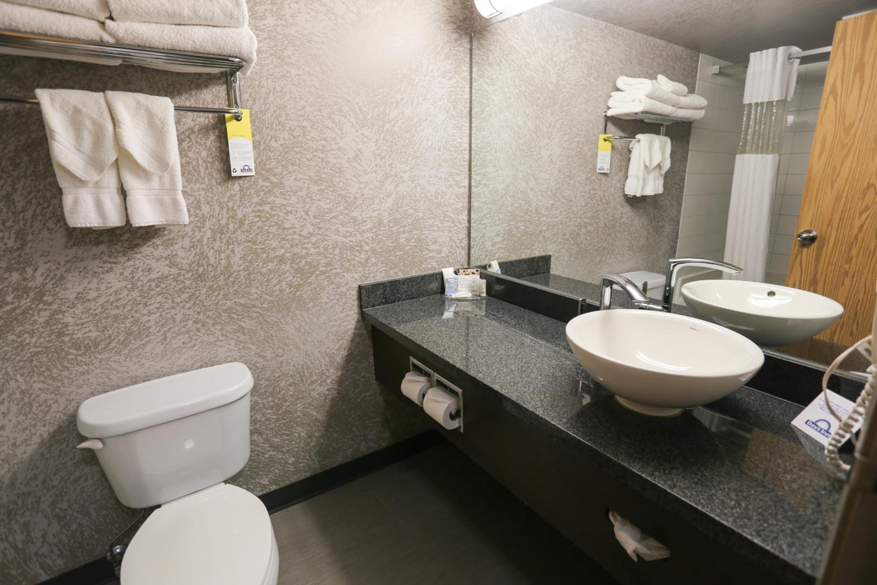 Standard King Suite - Non-Smoking - Photo 4