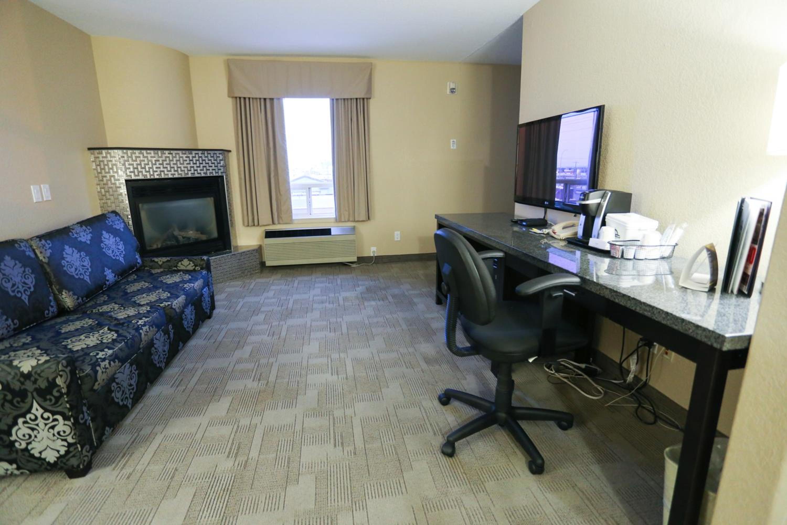 King One Bedroom Suite - Non-Smoking  - Photo 5