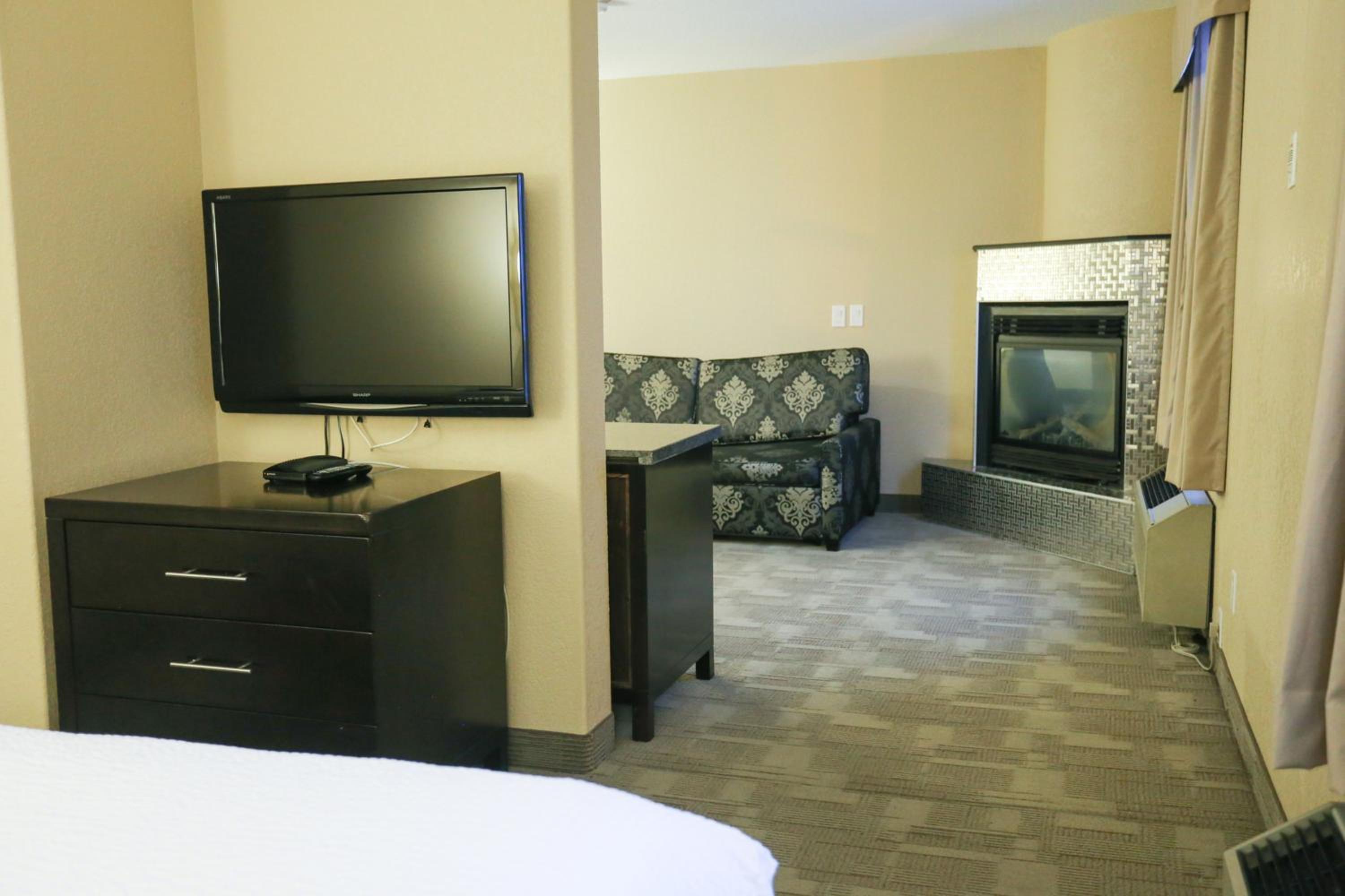 King One Bedroom Suite - Non-Smoking  - Photo 6