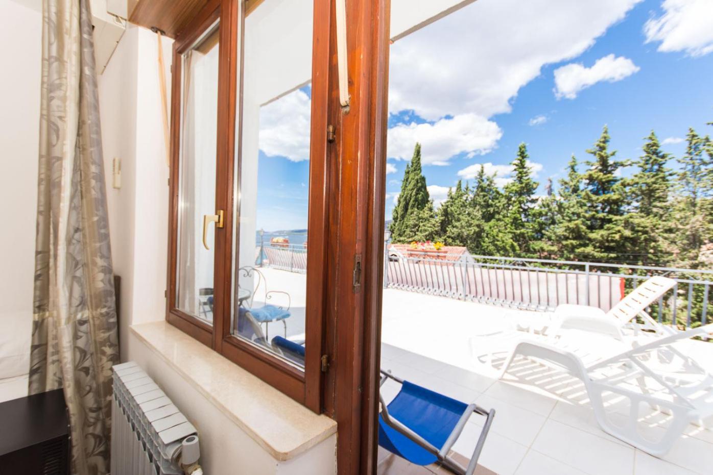 Twin Room with Balcony and Sea View - Photo 3