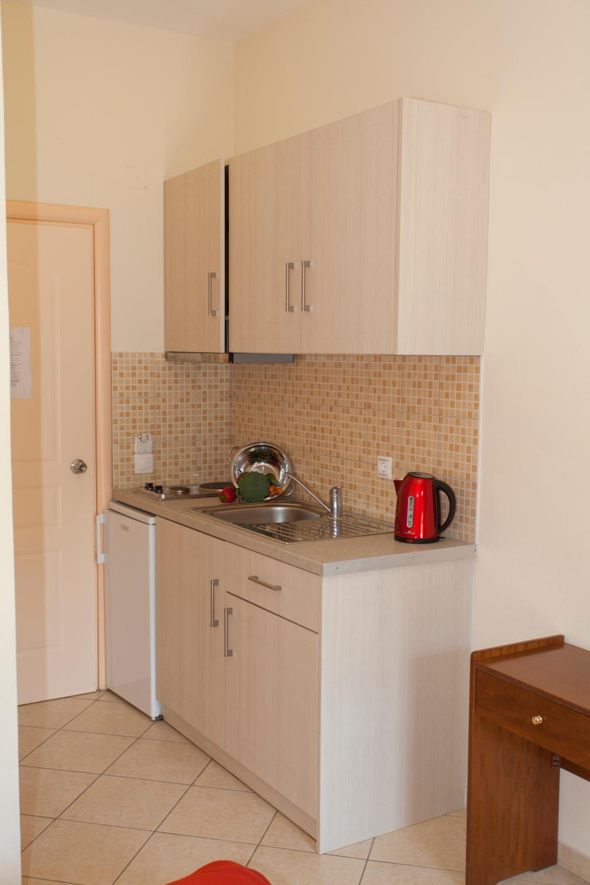 Deluxe Double Room with Side Sea View - Photo 5