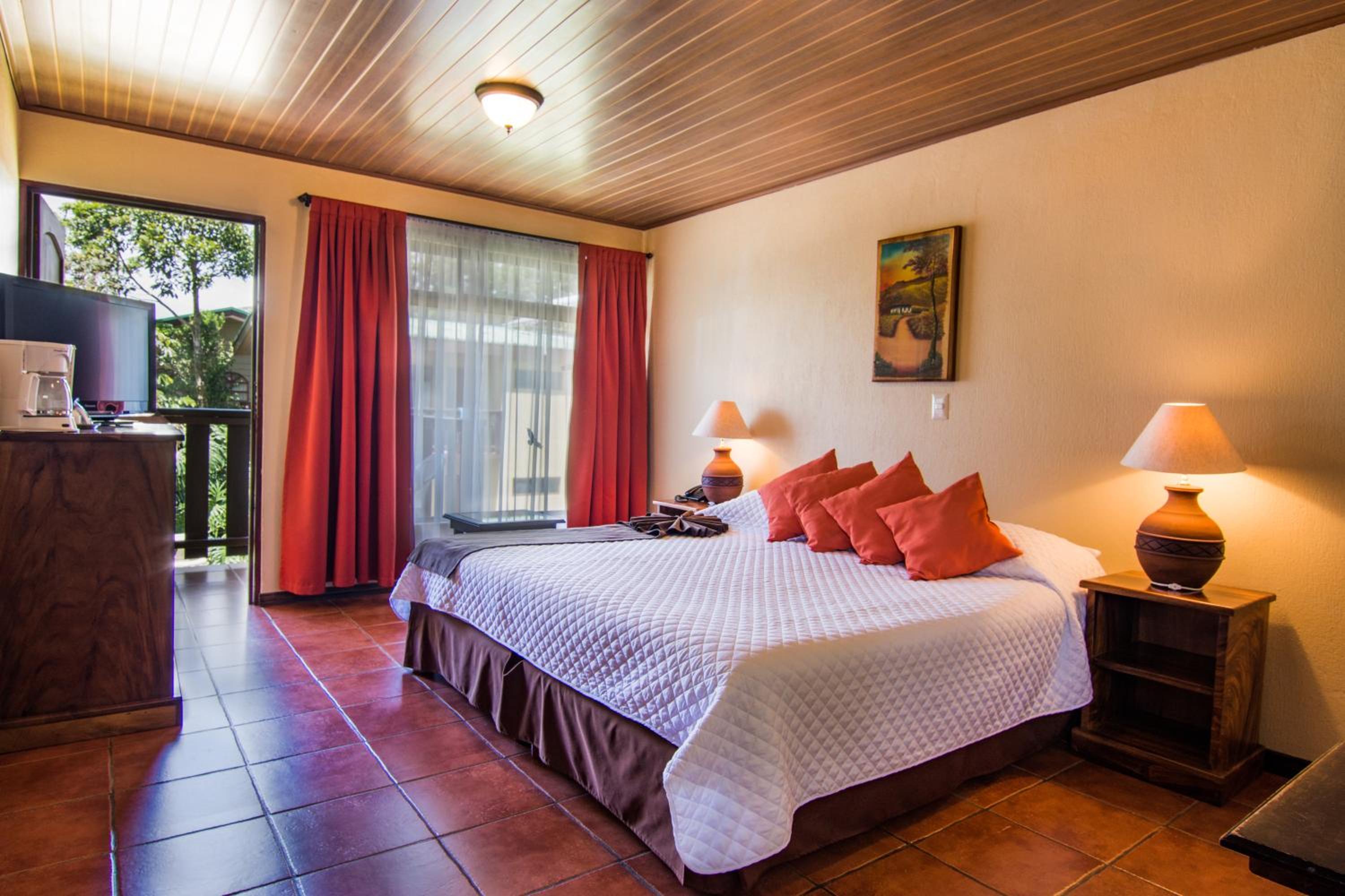 Superior Room - 1 King - Photo 1