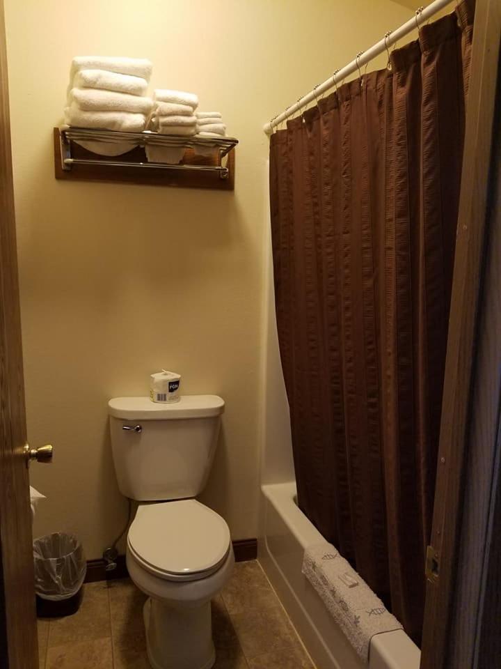 Standard Queen Room - Photo 10