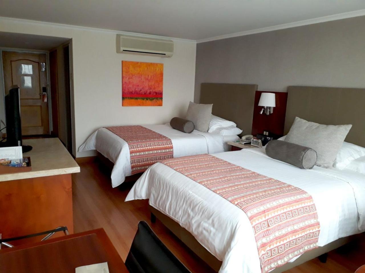 Double Room with Two Double Beds - Non-Smoking - Photo 4