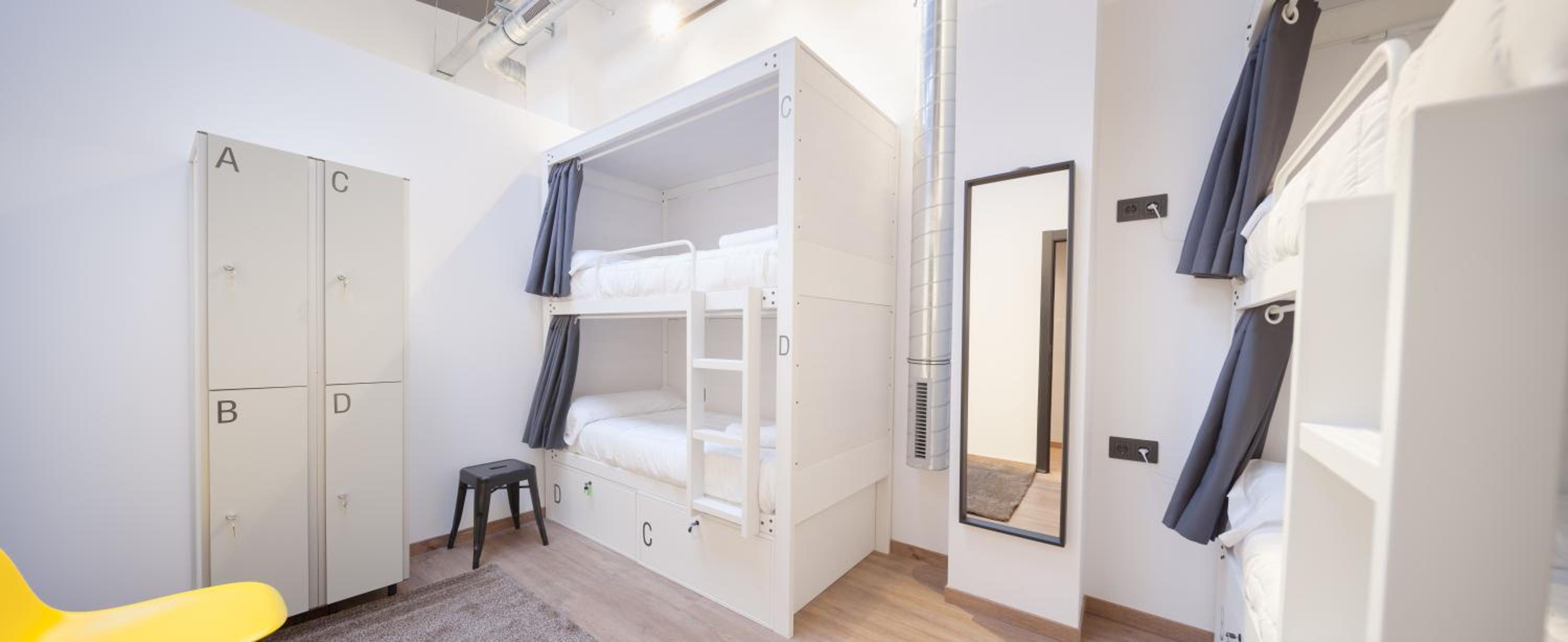 Cama en Habitación Compartida Femenina de 6 Camas