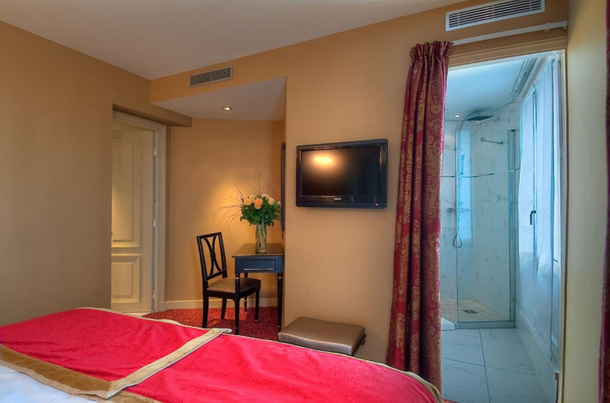 Deluxe King Room photo 3