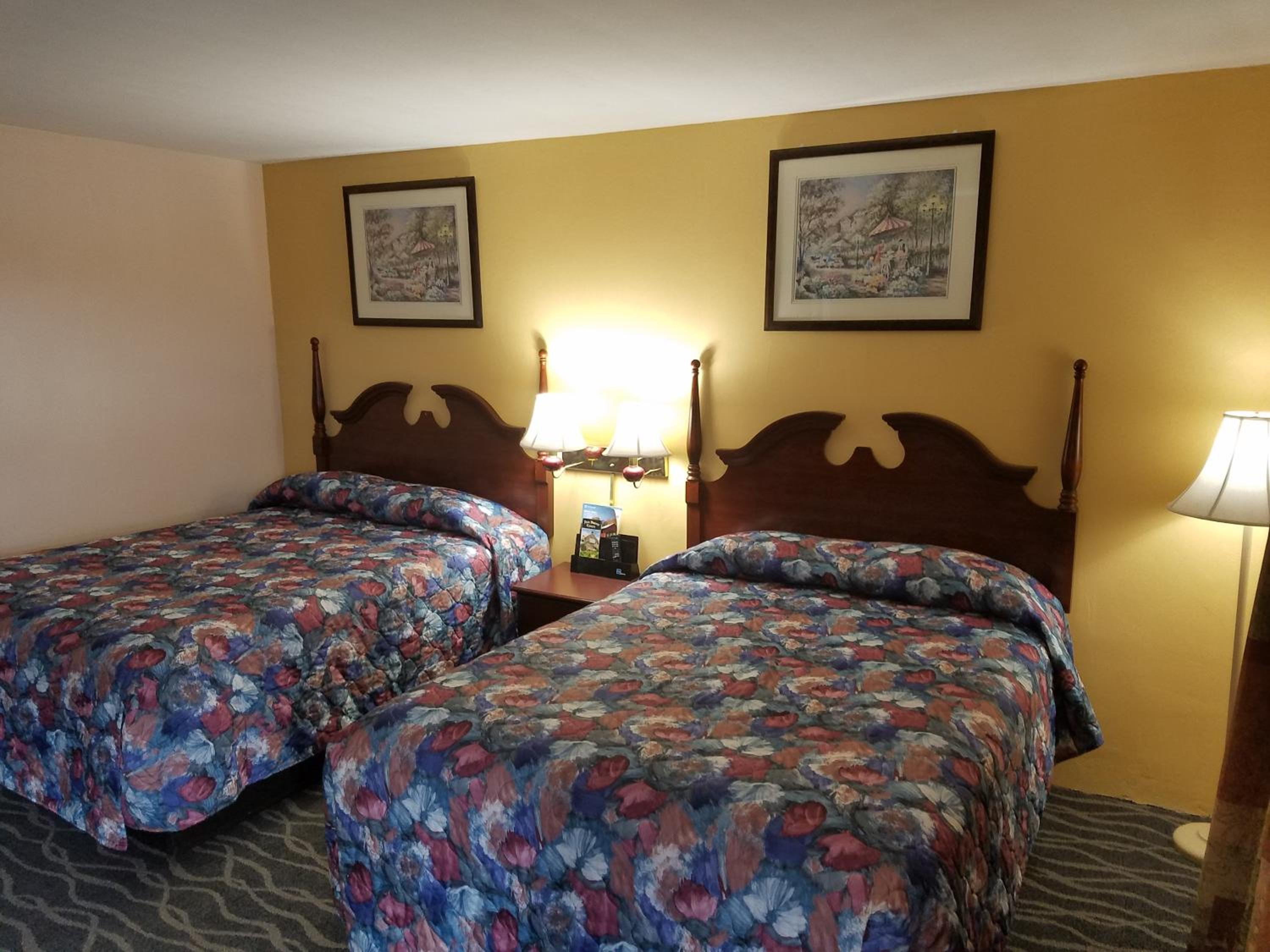 Double Room with Two Double Beds - Smoking photo 1