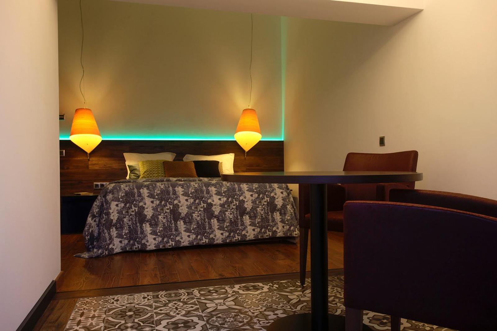 Queen Suite with Spa Bath