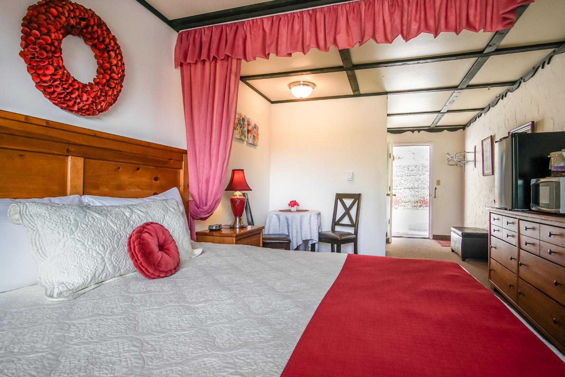 Deluxe King Room photo 1