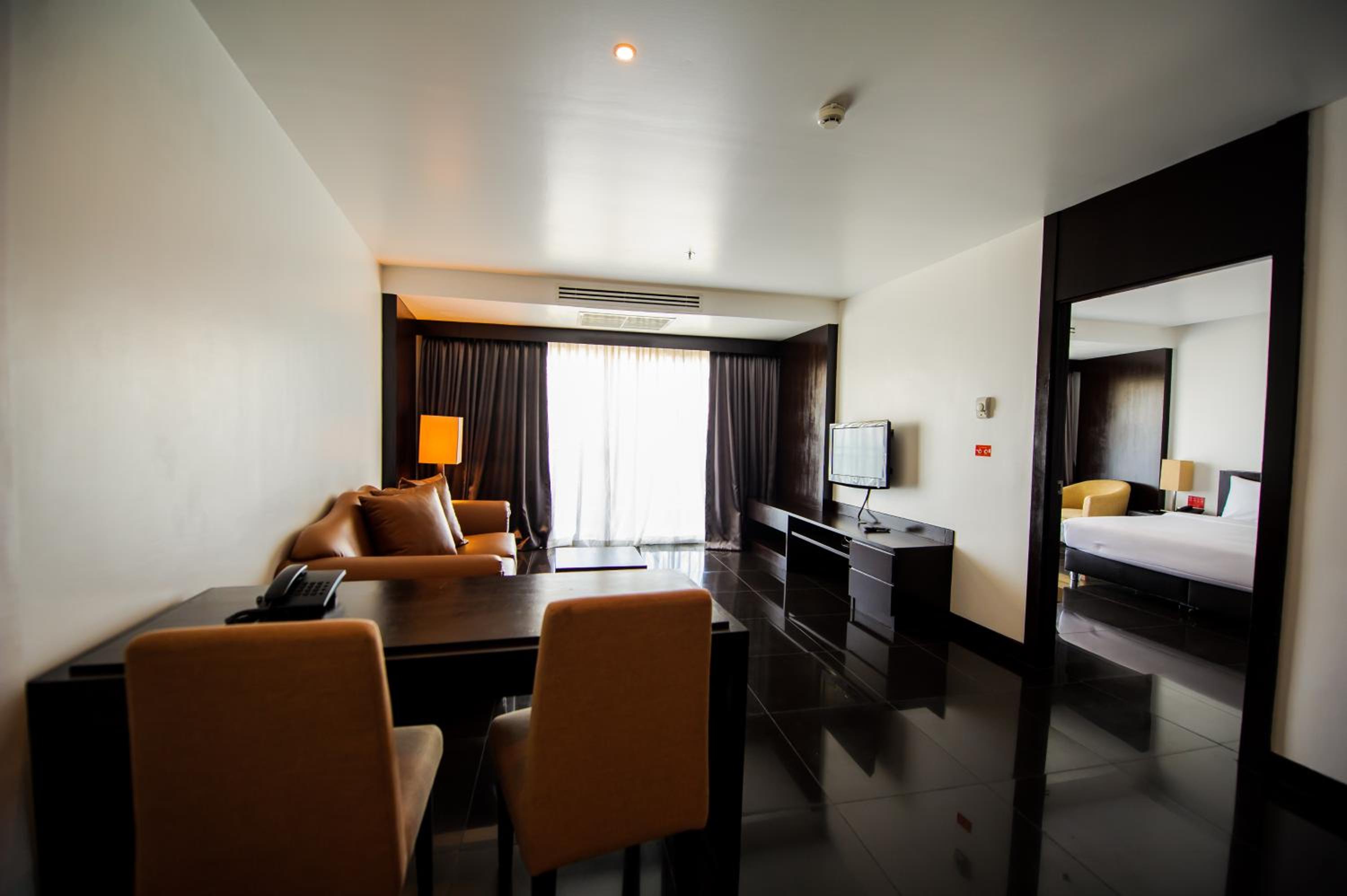 Executive Suite with City View