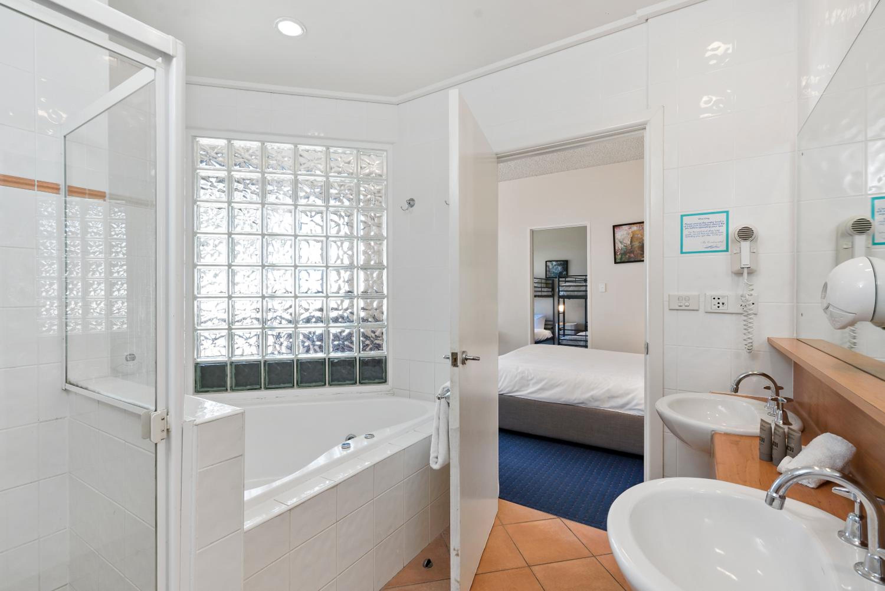 Bay View Spa Room photo 2