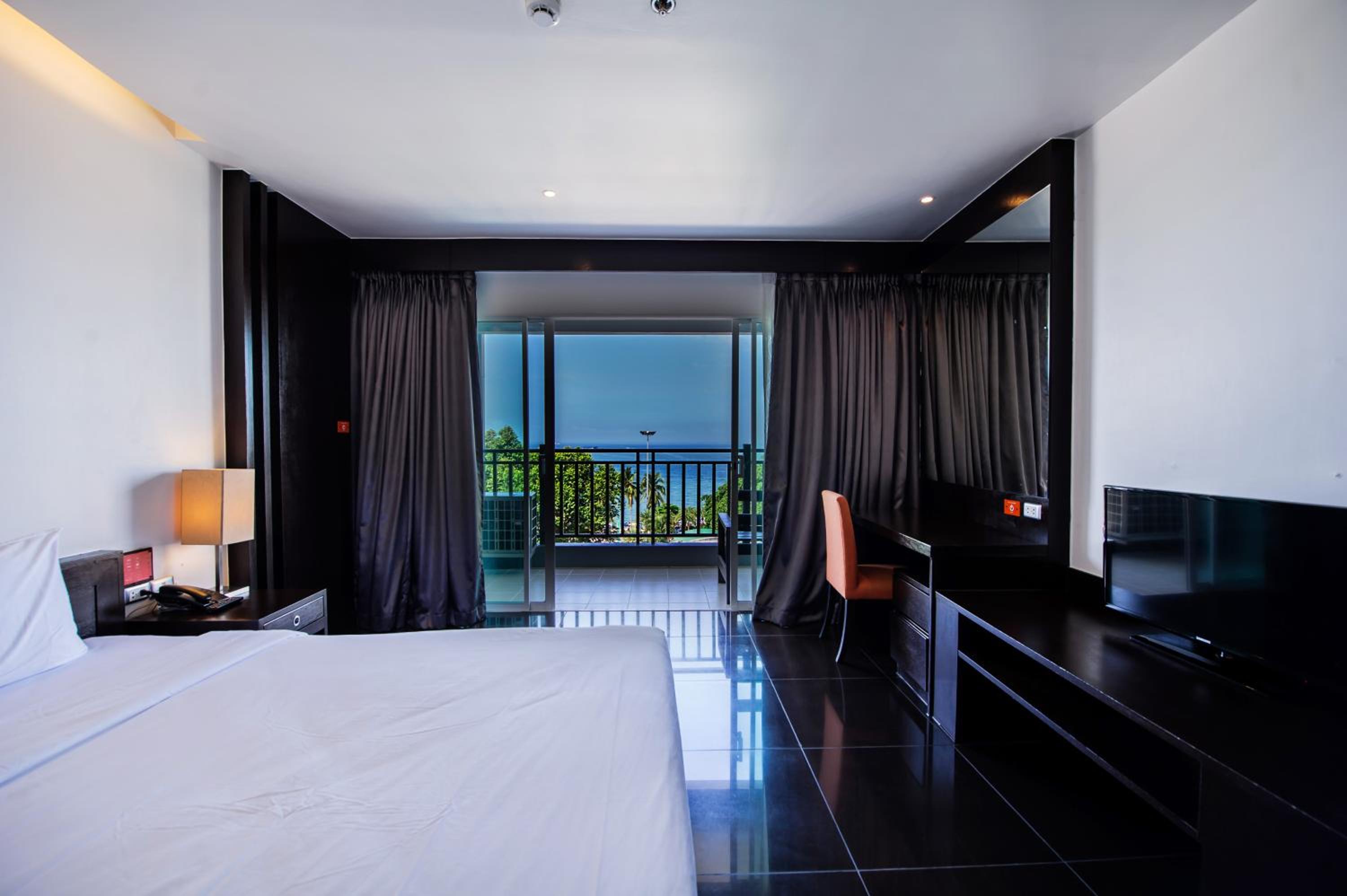 Executive Suite with Sea View thumbnail 5