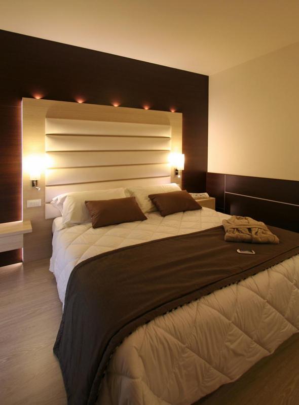 Double or Twin Room - Photo 8