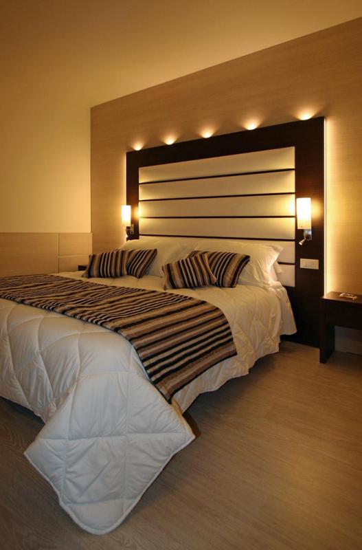 Double or Twin Room - Photo 9