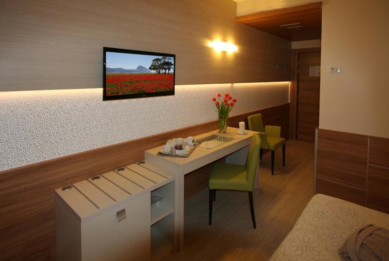 Double or Twin Room - Photo 2