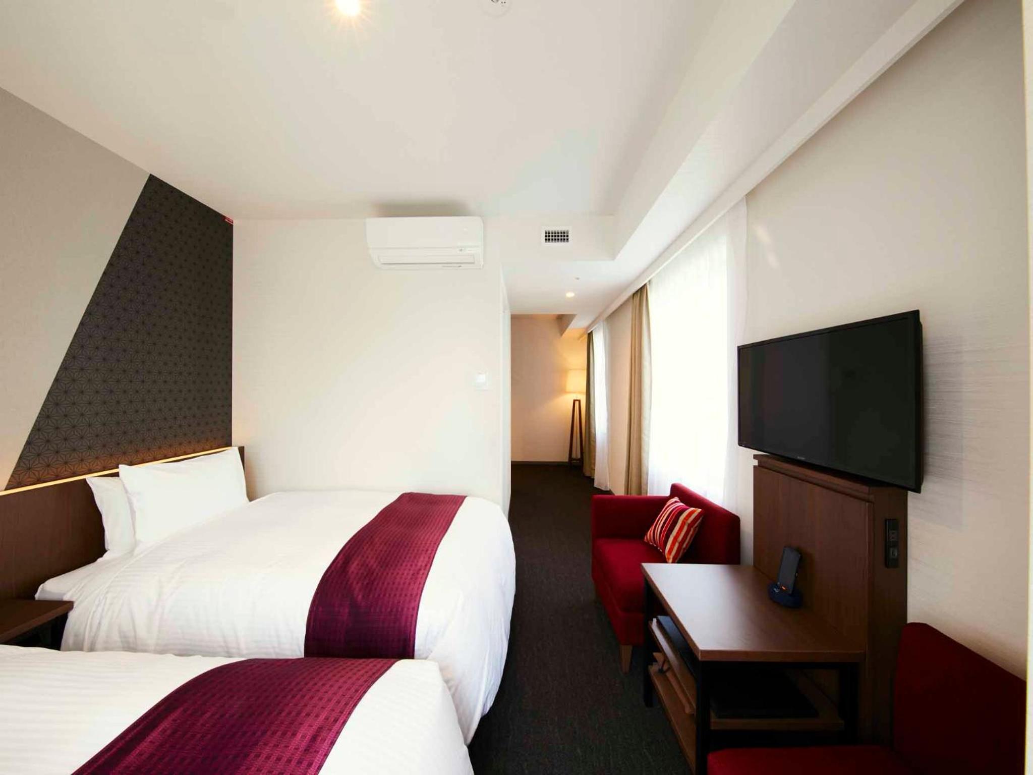 Corner Twin Room - Non-Smoking - Photo 2
