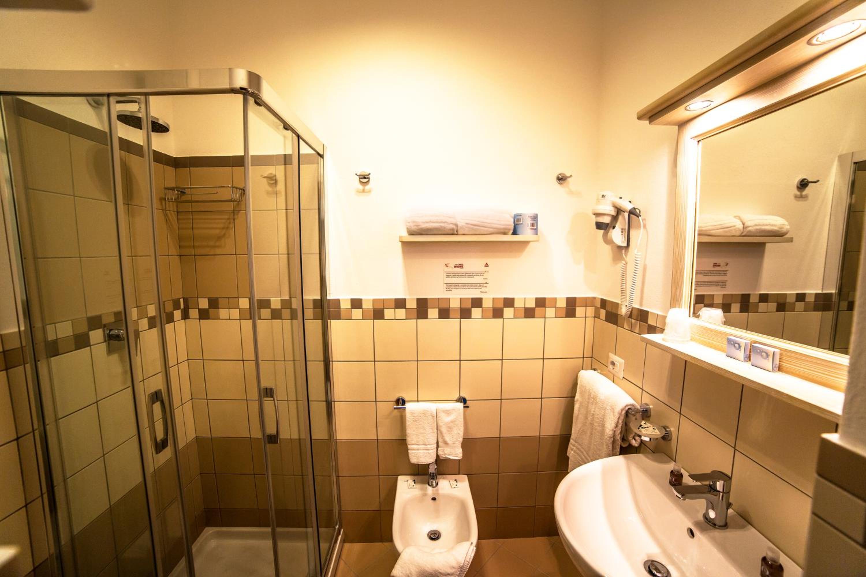 Double Room - Photo 8