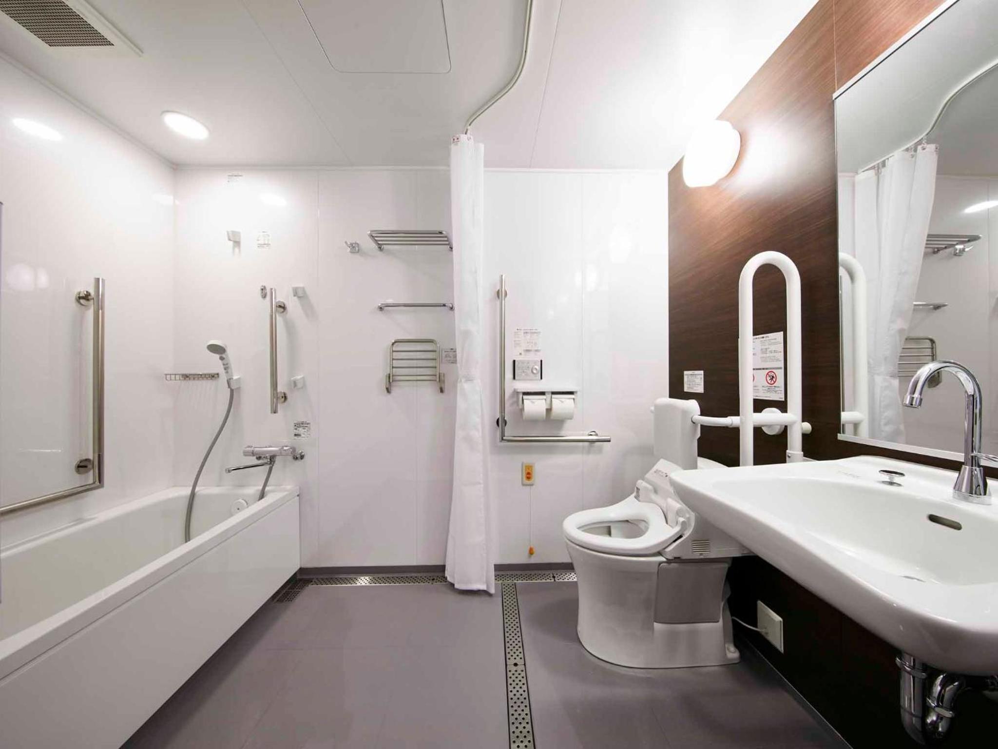 Twin Room with Disability Access - Non-Smoking - Photo 2
