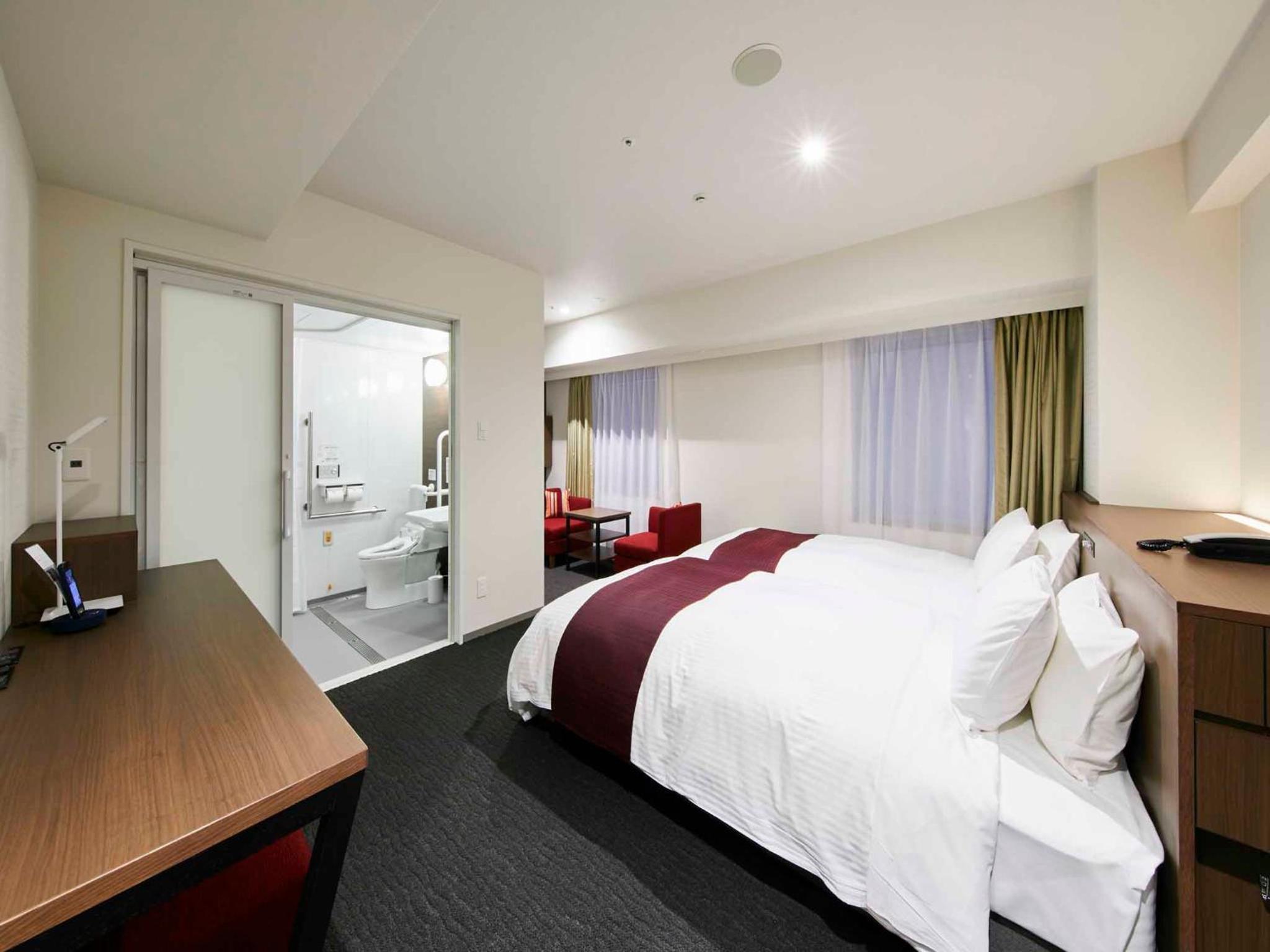 Twin Room with Disability Access - Non-Smoking - Photo 3