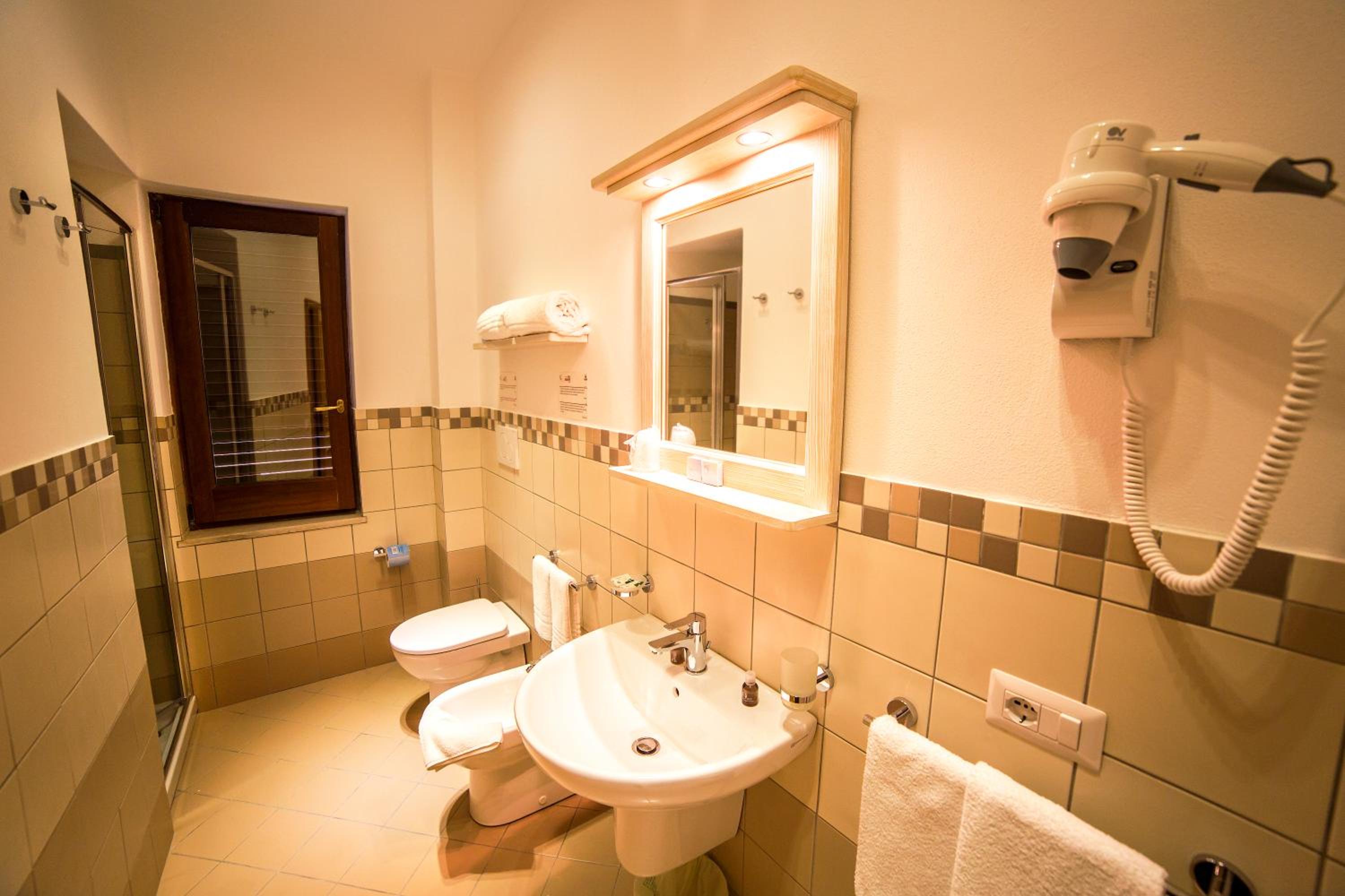 Double Room - Photo 9