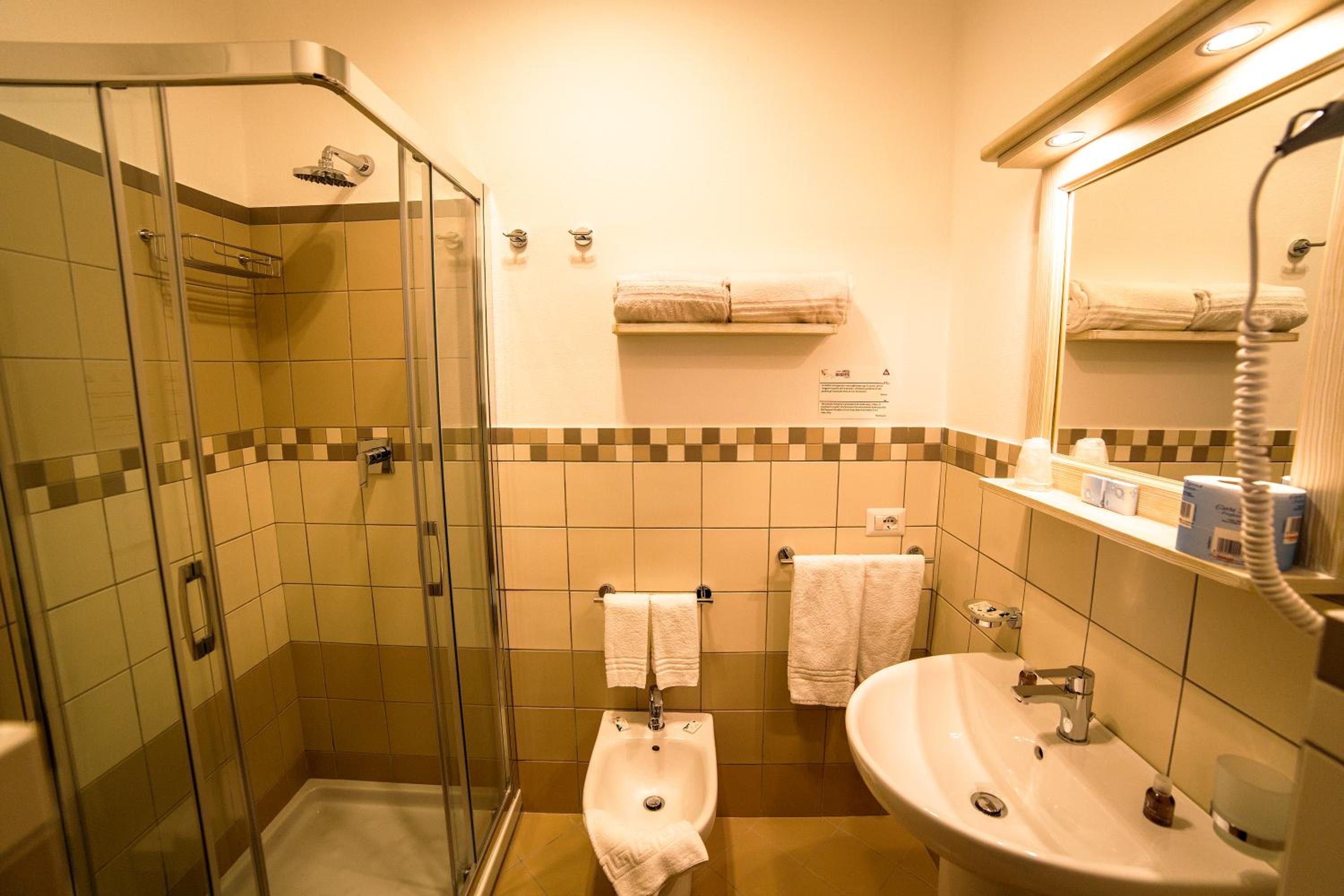 Double Room - Photo 7