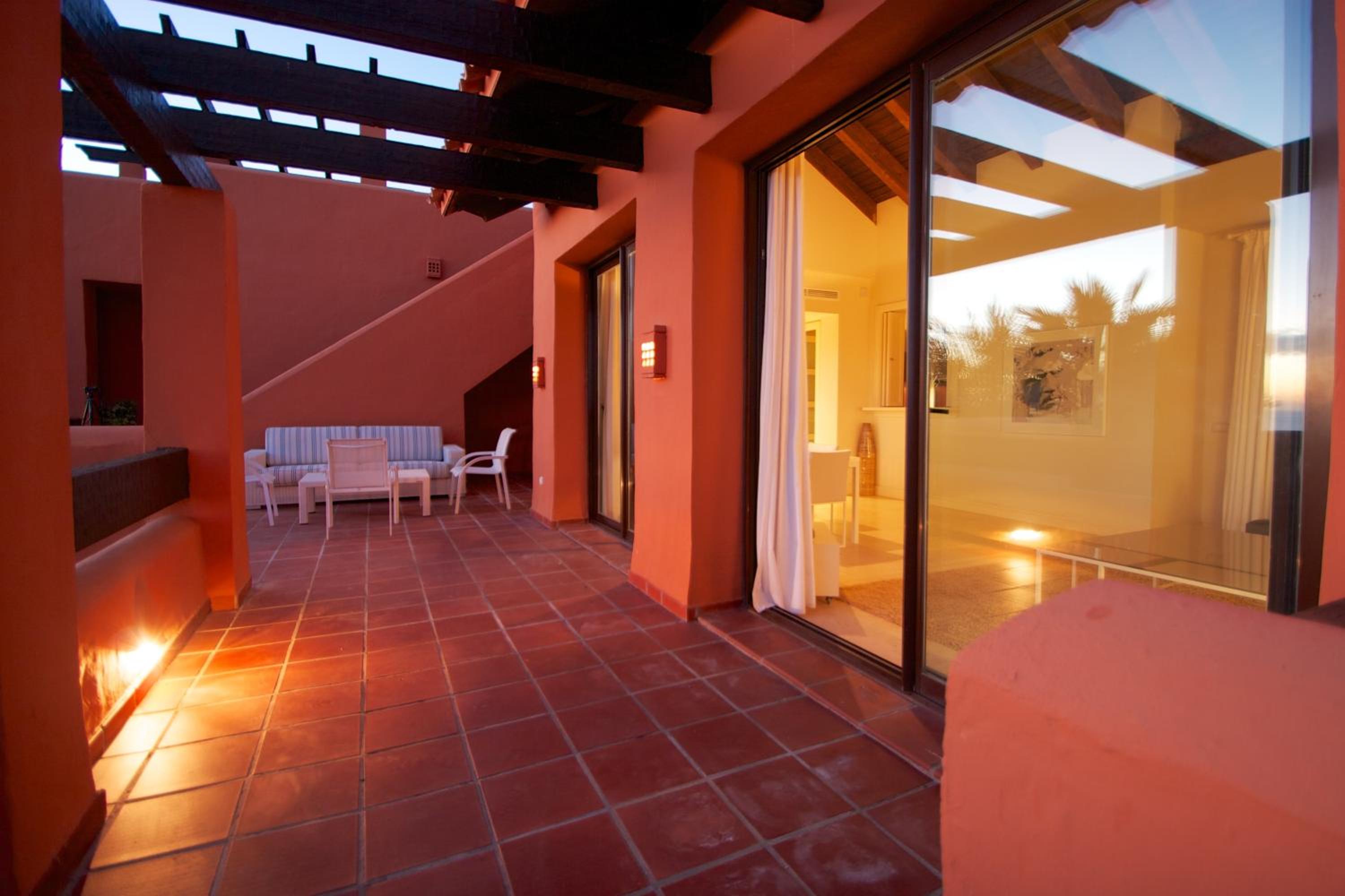 Apartamento de lujo de tres habitaciones con bañera de hidromasaje. Apartamento de lujo de tres habitaciones con bañera de hidromasaje.