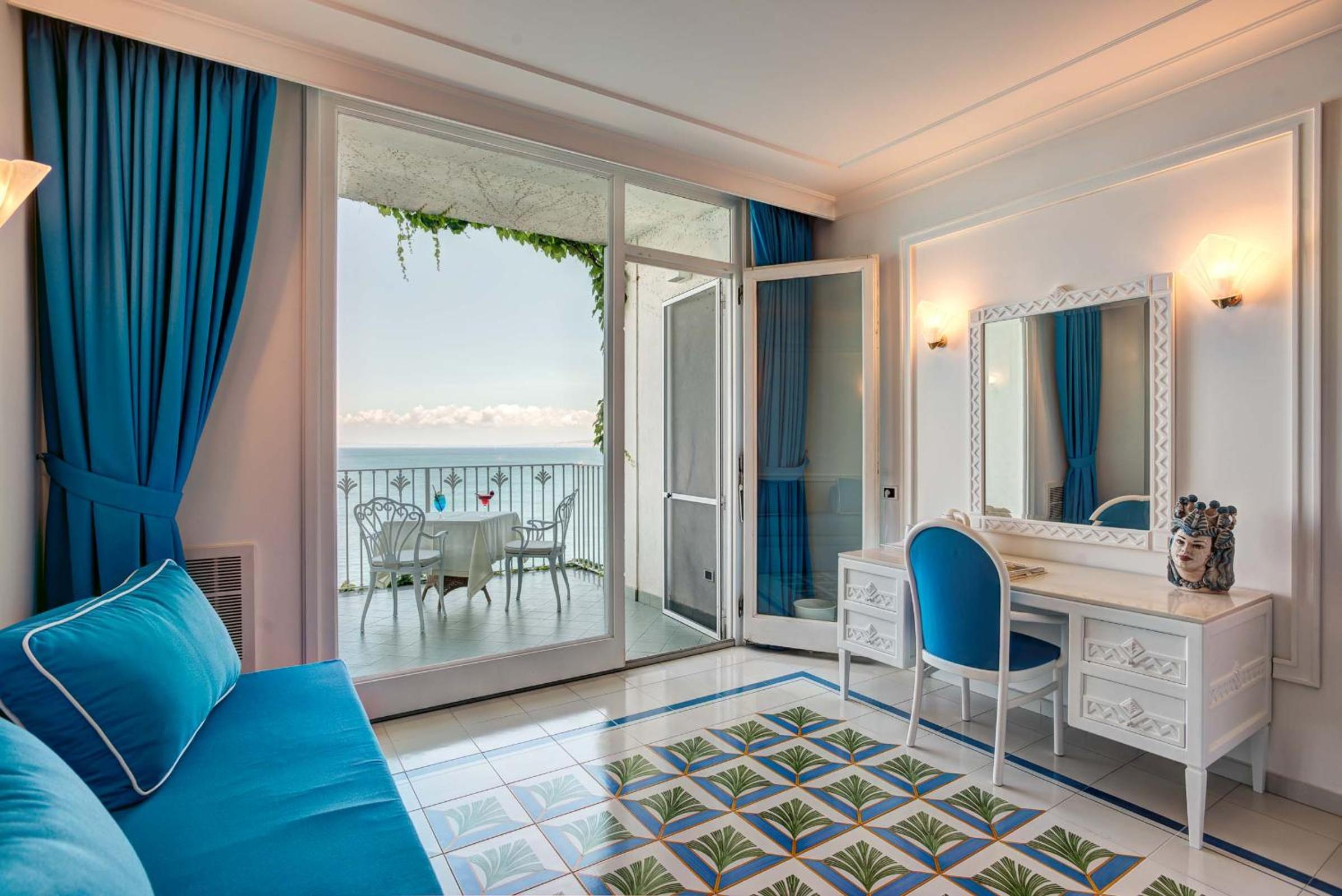 Deluxe Double or Twin Room with Sea View
