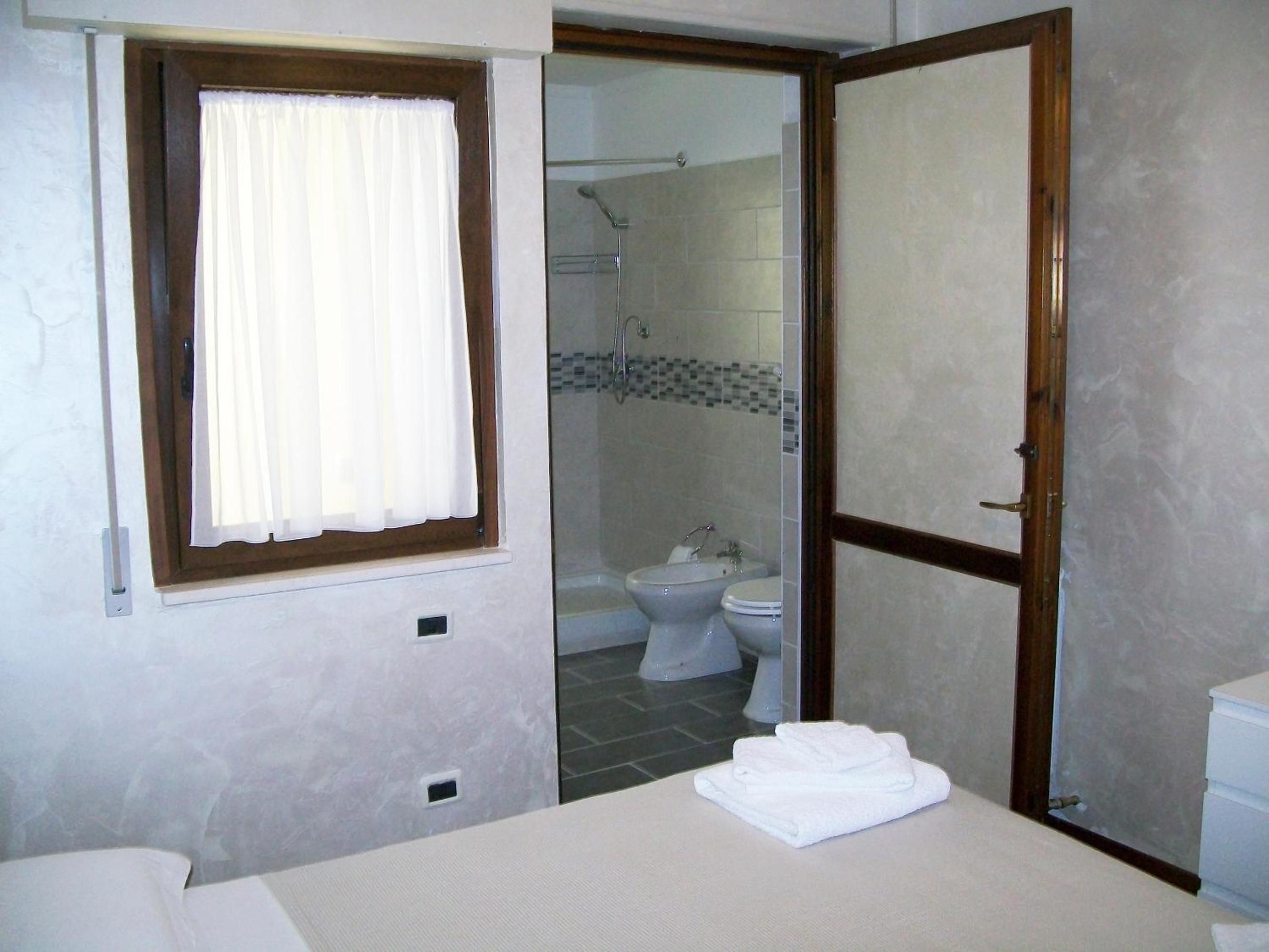 Double Room with Private Bathroom photo 3
