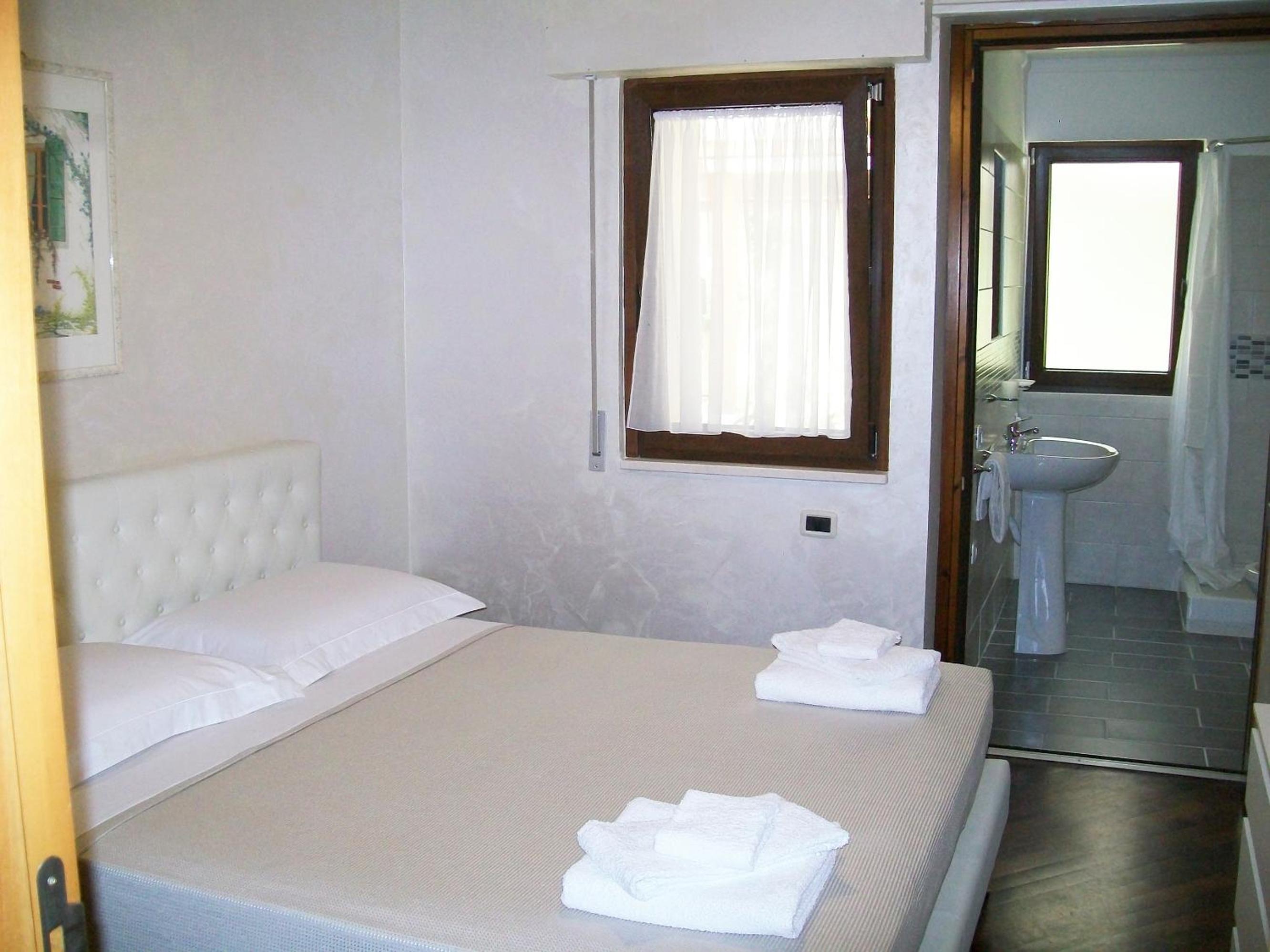 Double Room with Private Bathroom photo 1