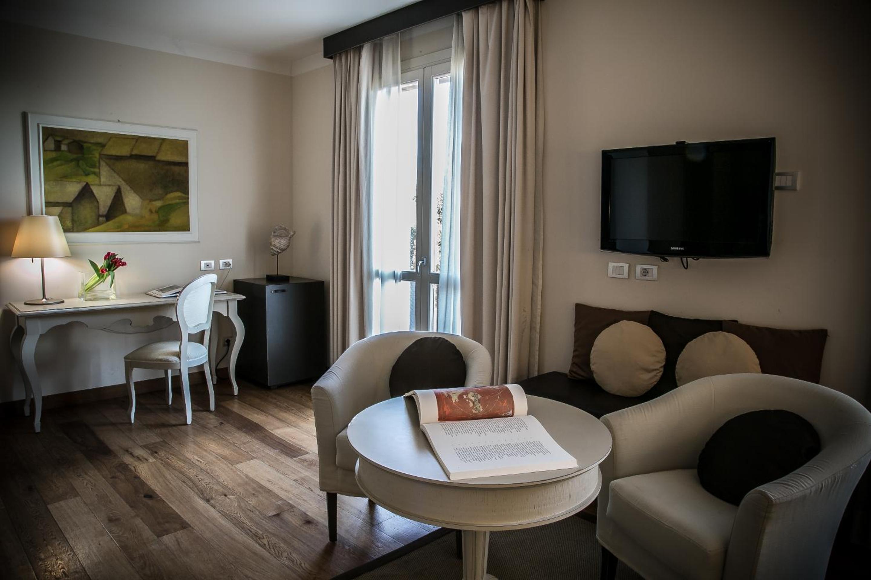 Deluxe Double Room - Photo 4