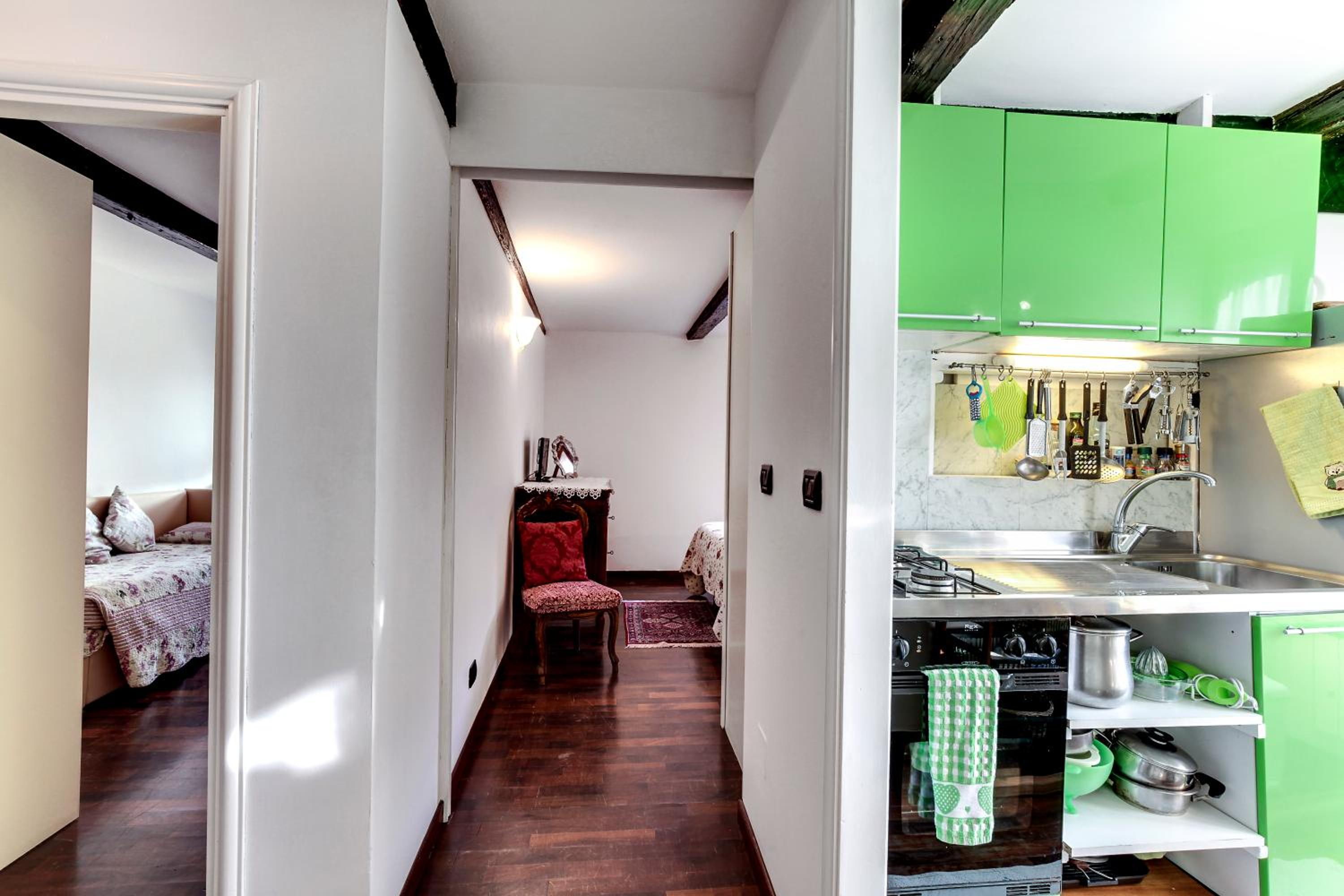Apartment photo 2